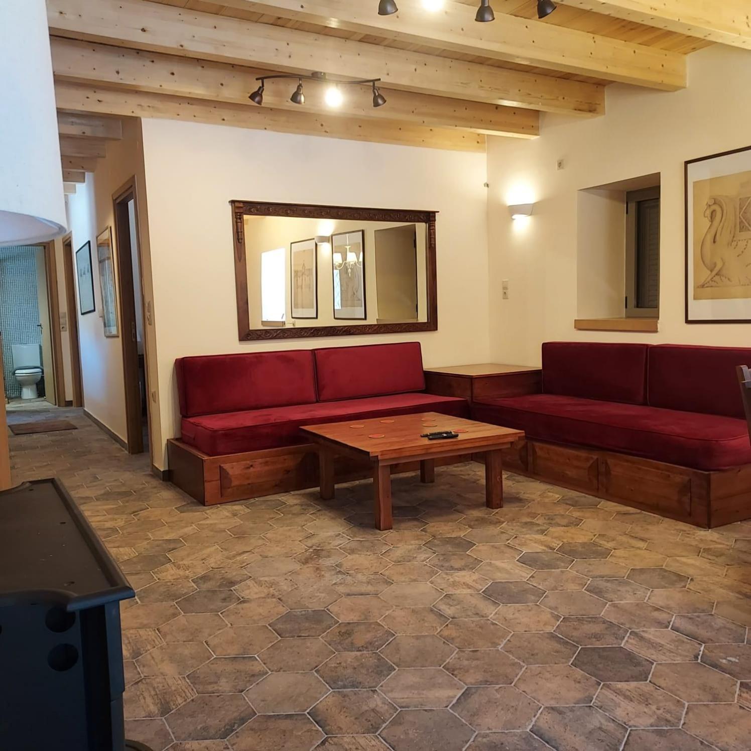 AROANIA suites