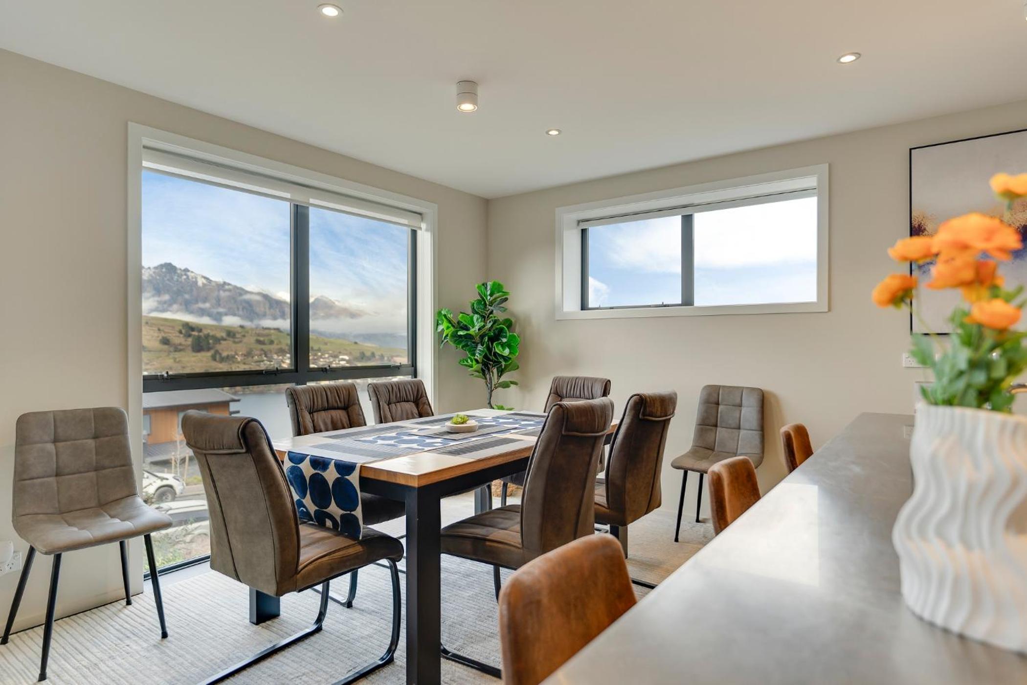 Queenstown Lake and Mountain View Retreat Free Wifi Free Street Parking view 2