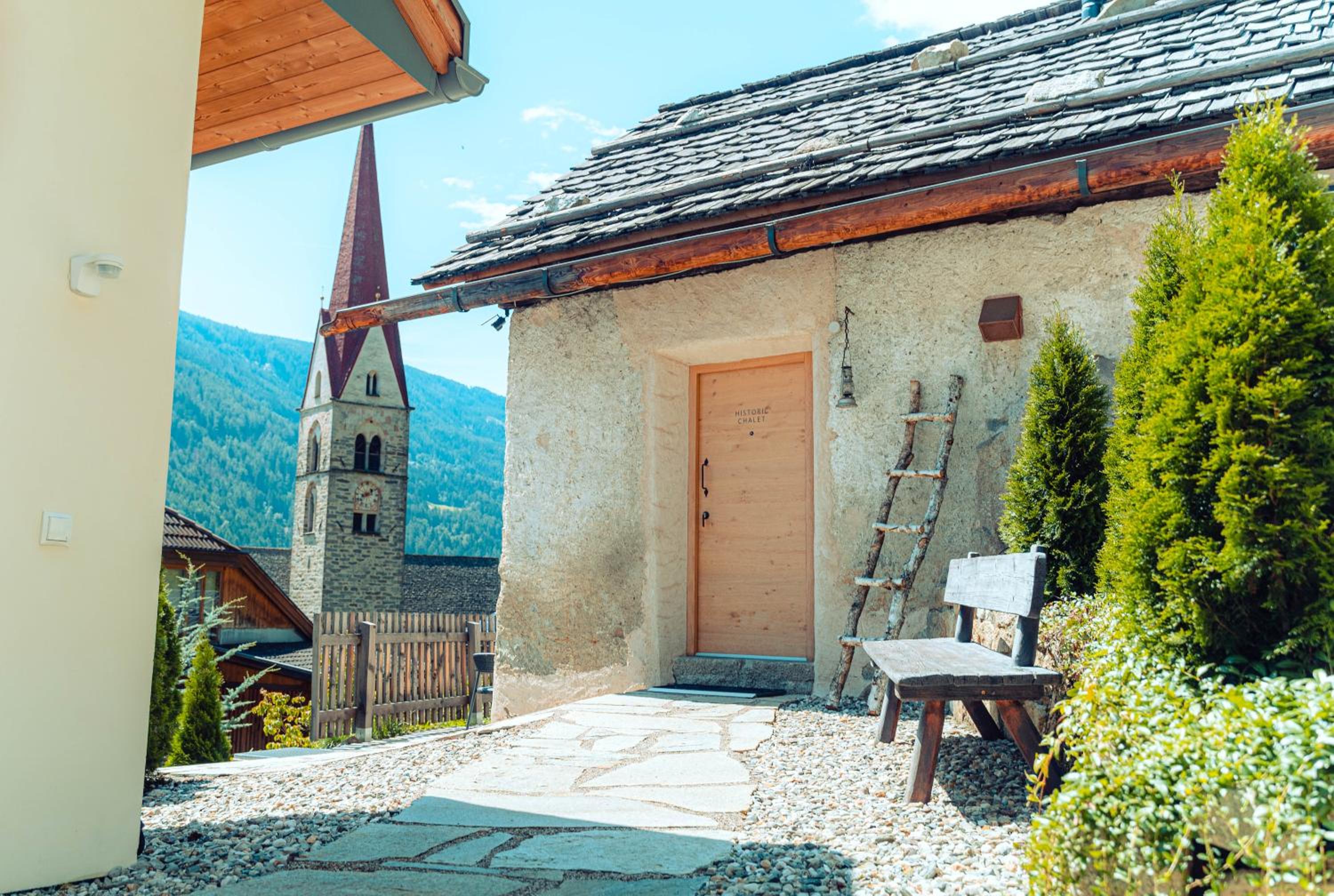 Apartments, Guest House & historic Chalet Neuhaus view 5