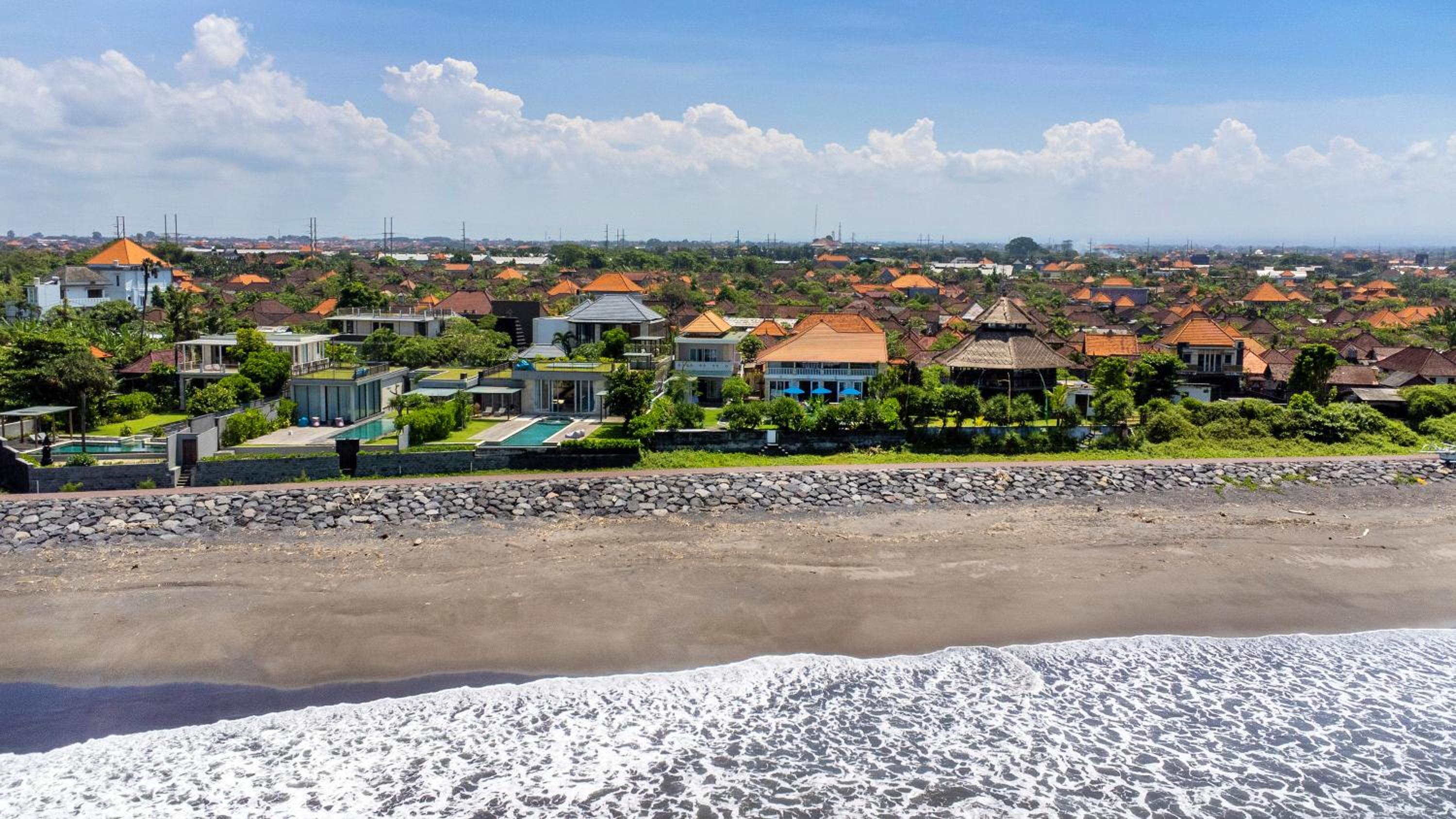 Suzuki Villa Ketewel Beachfront