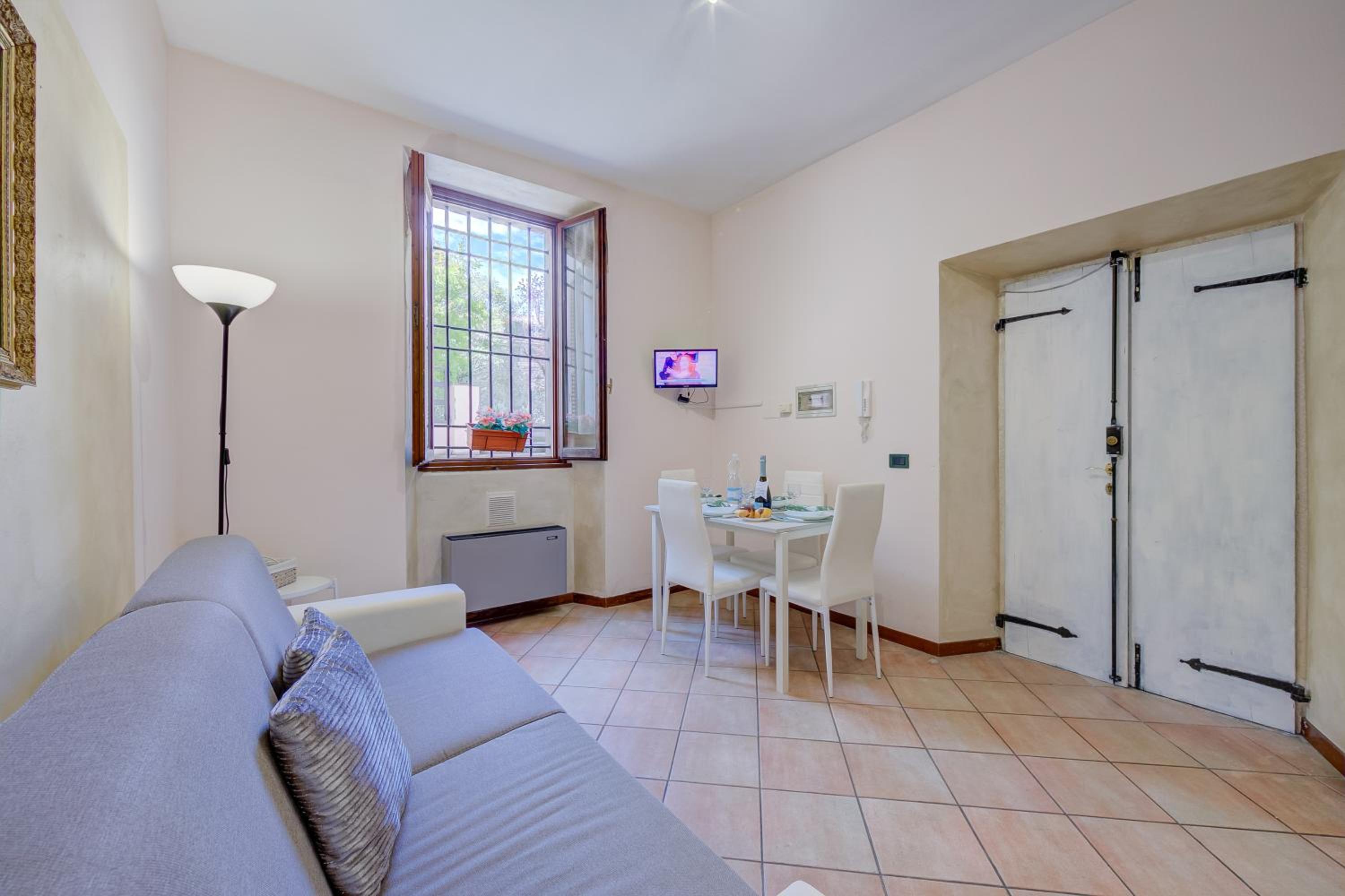 Berny Salò: Near the Lake & Garage - Happy Rentals view 5