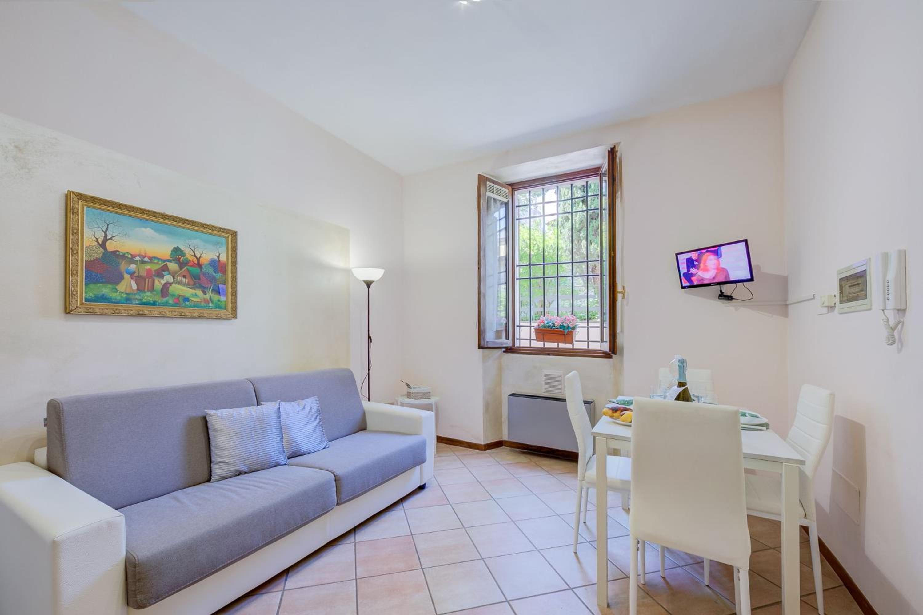 Berny Salò: Near the Lake & Garage - Happy Rentals view 4