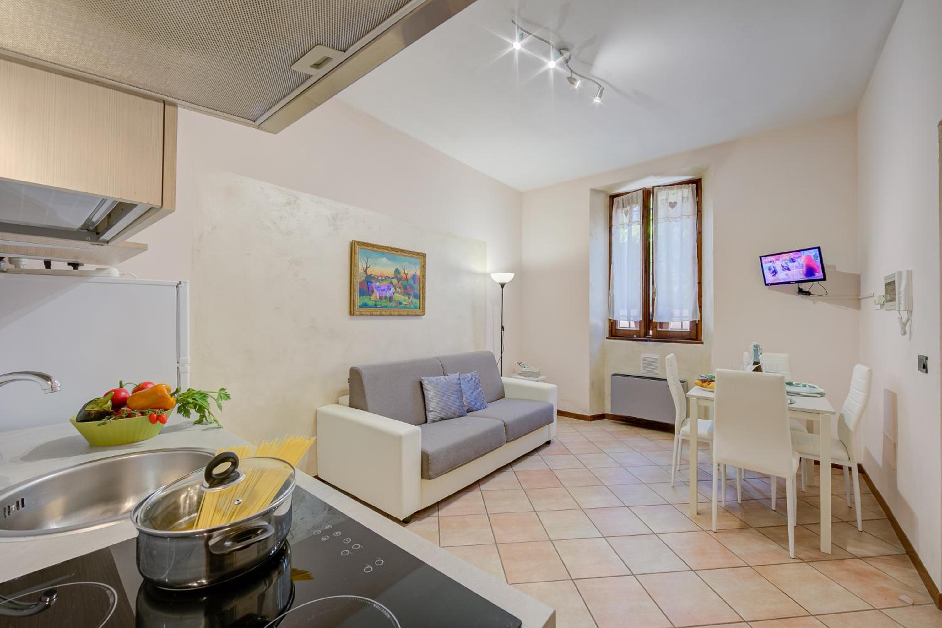 Berny Salò: Near the Lake & Garage - Happy Rentals view 3