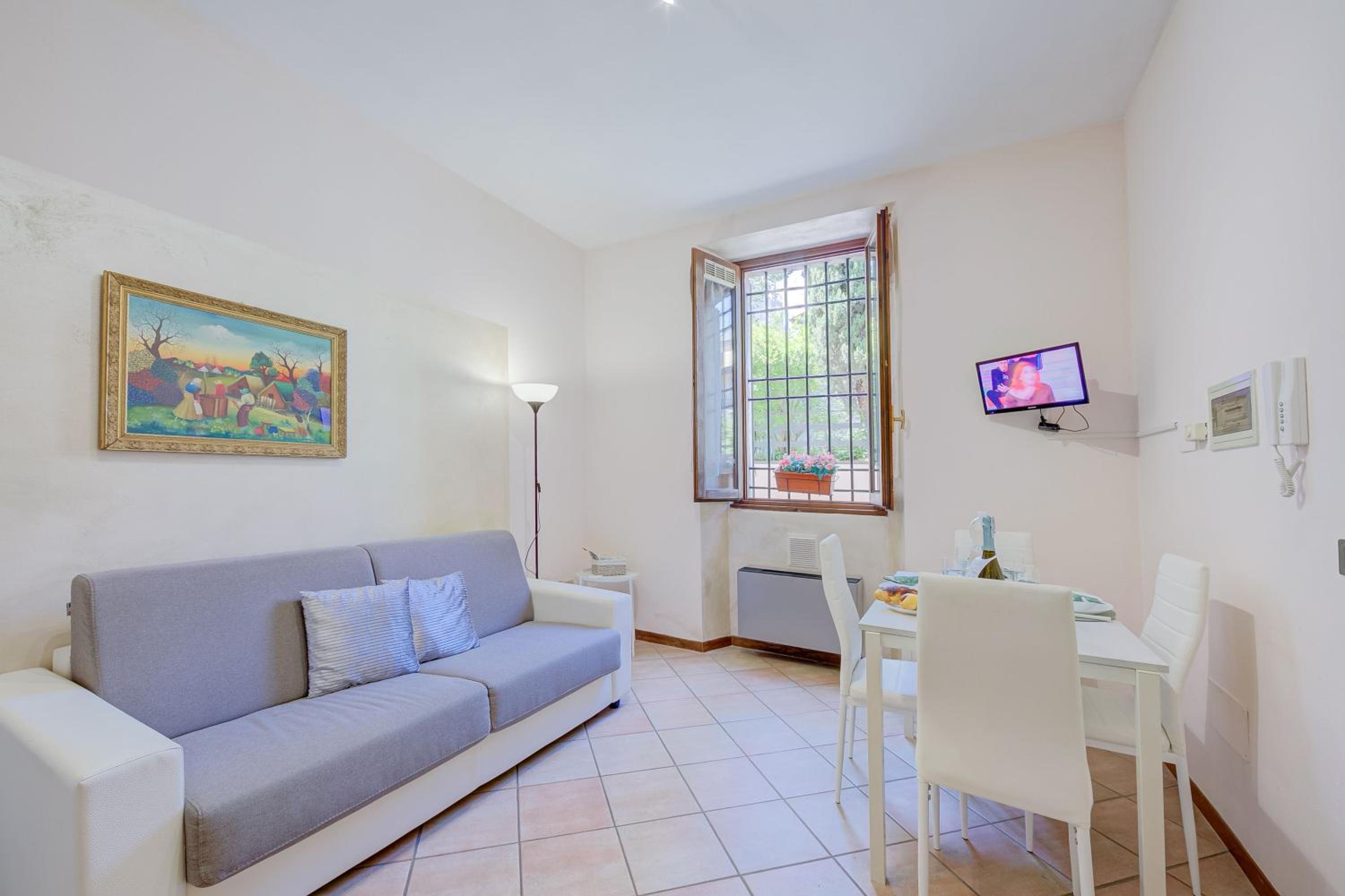Berny Salò: Near the Lake & Garage - Happy Rentals view 2