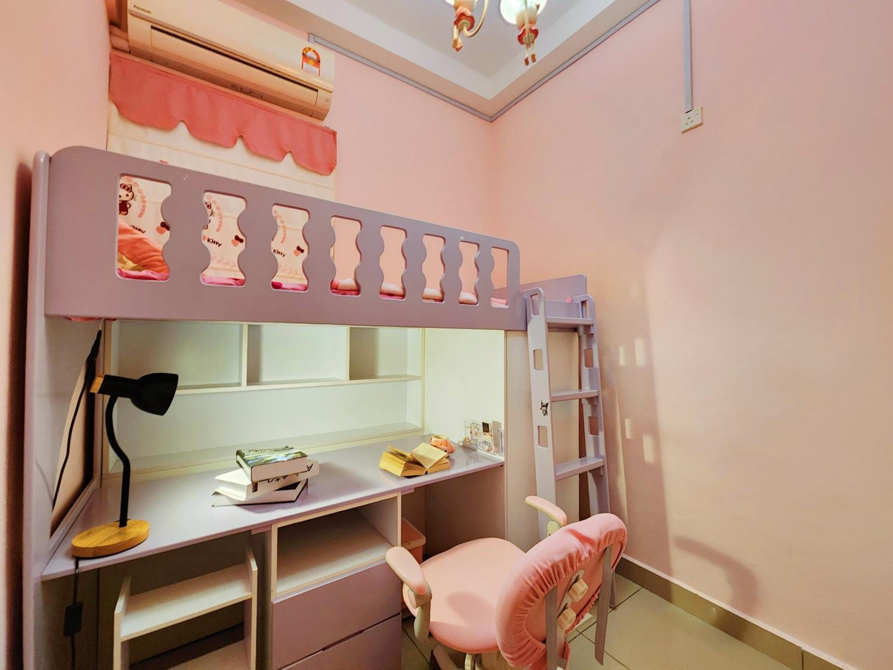 Puchong HELLO KITTY Fully Air-Con Suite