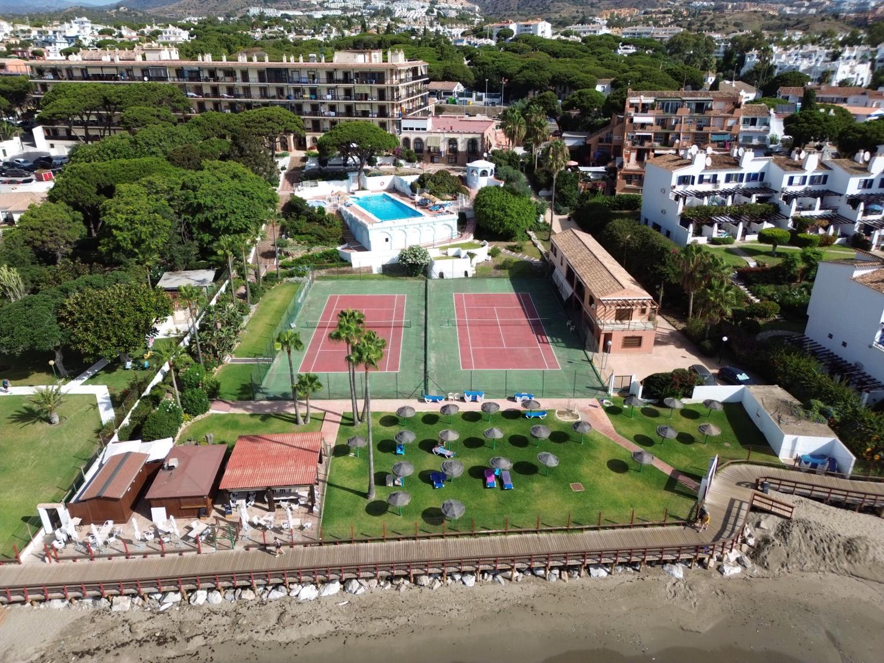 ALHAMAR apartment beachfront in Calahonda