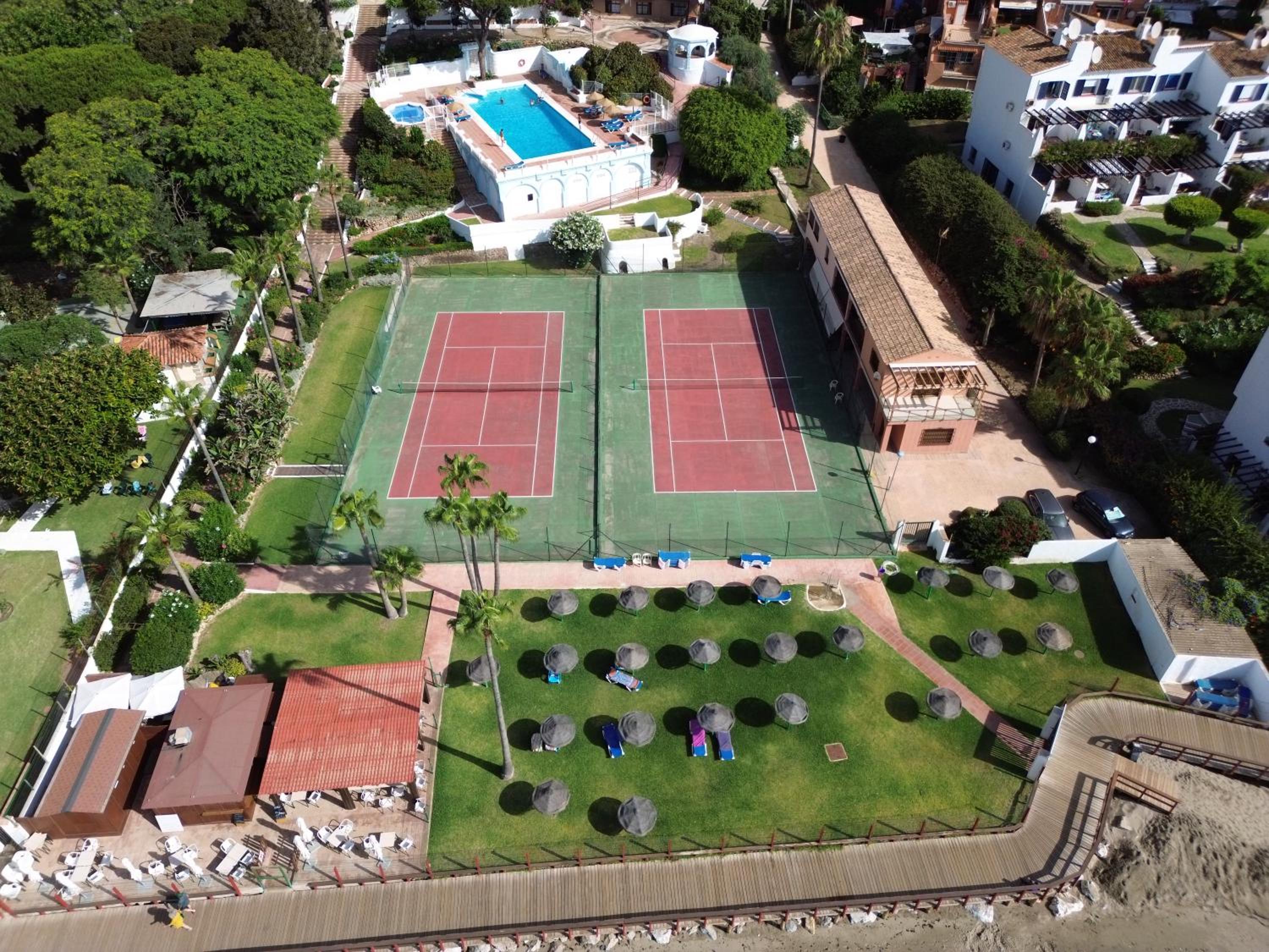 ALHAMAR apartment beachfront in Calahonda