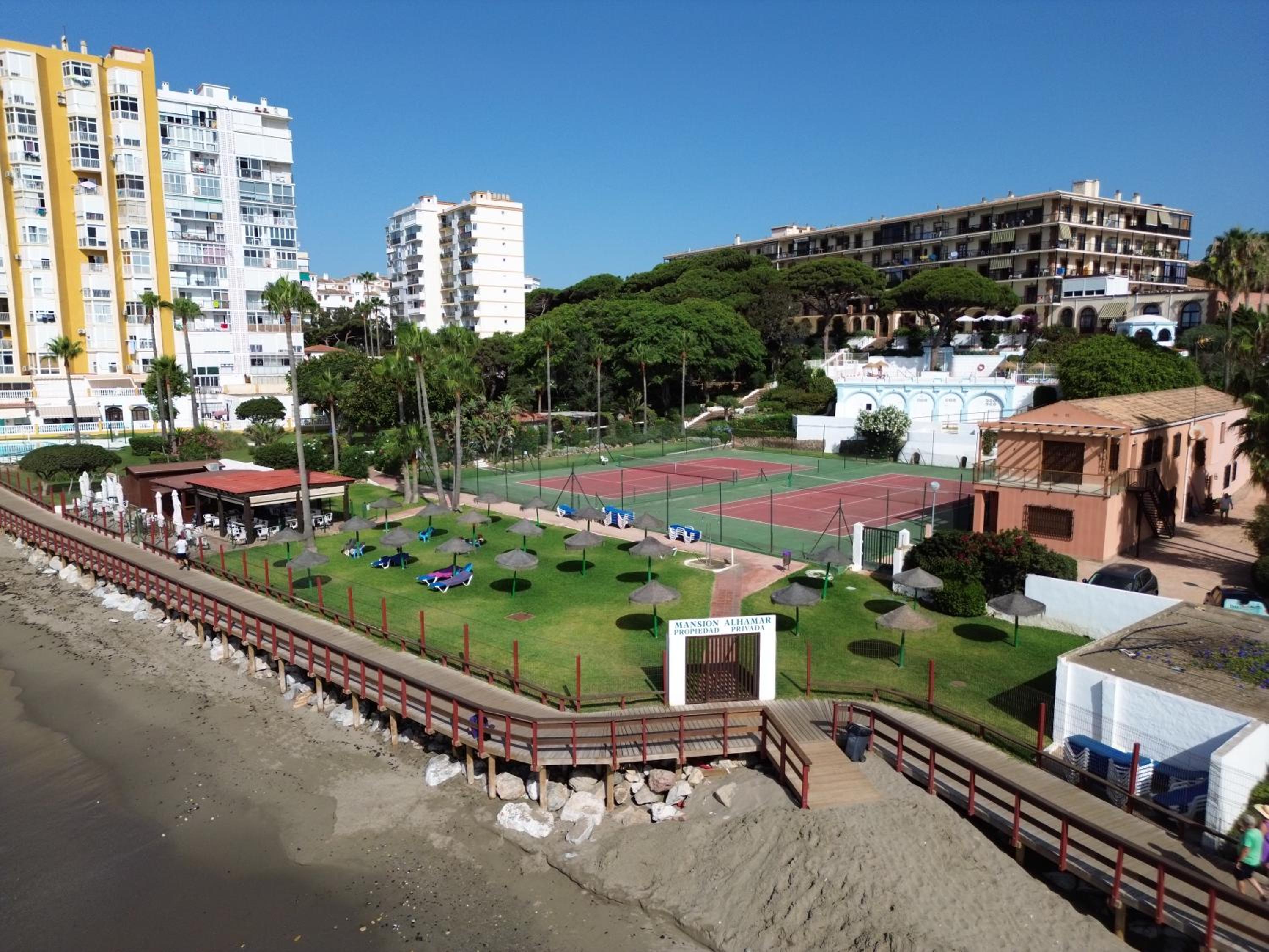 ALHAMAR apartment beachfront in Calahonda