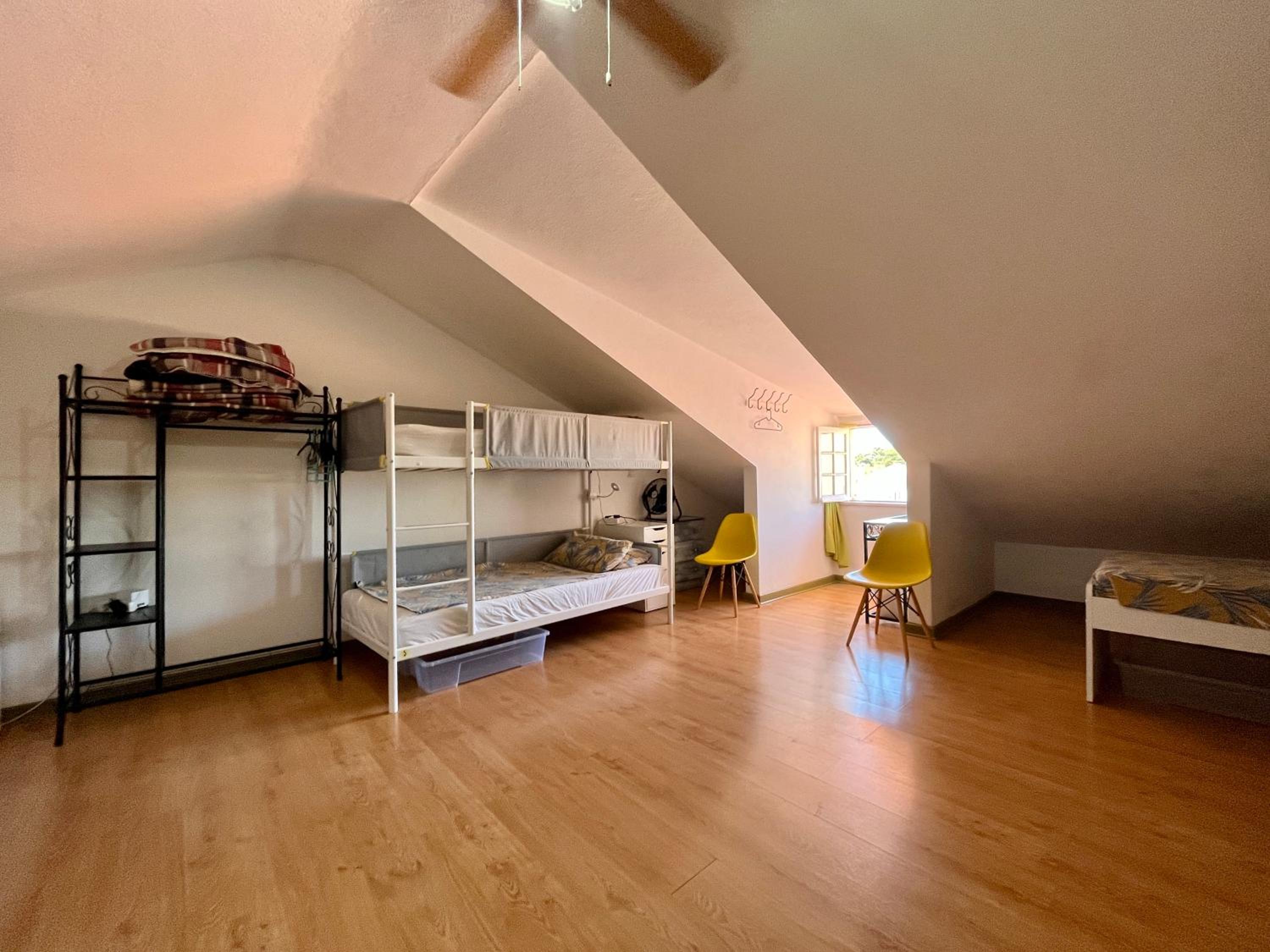 Ljmonade Hostel