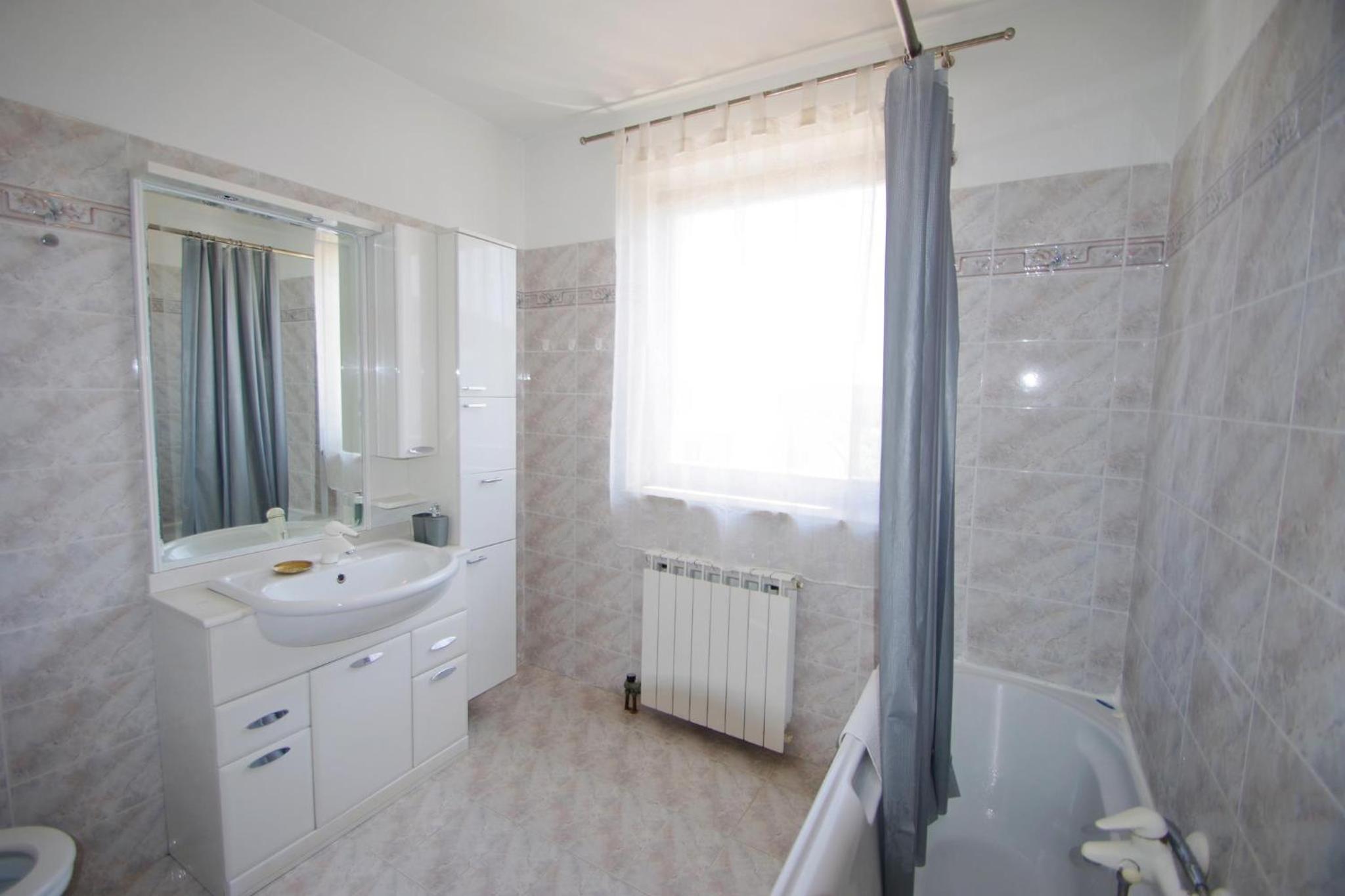Apartment Leona