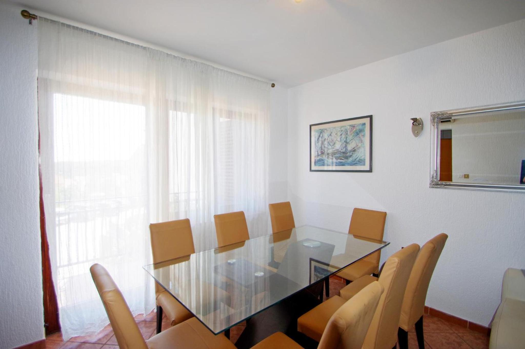 Apartment Leona