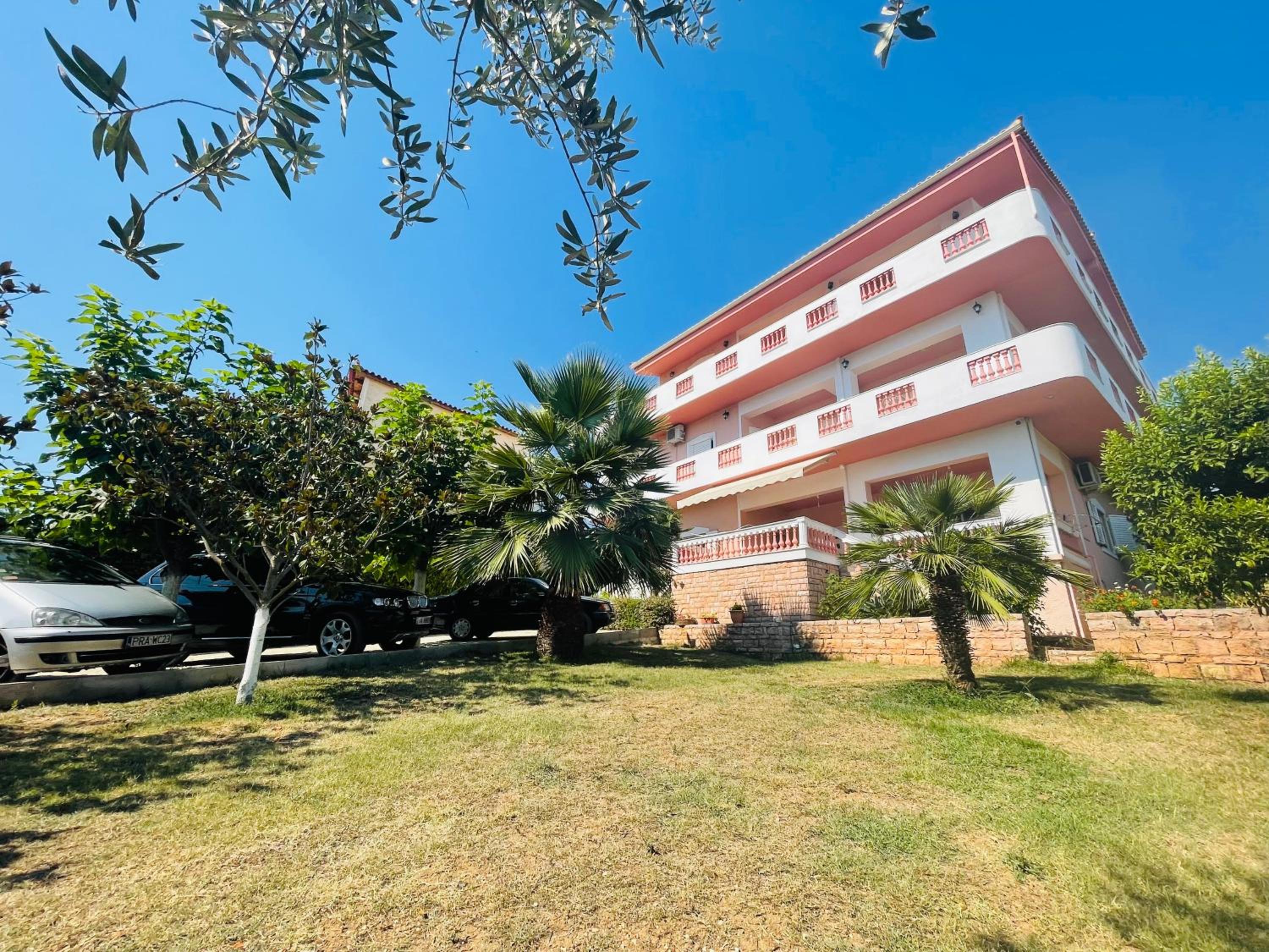 Four Seasons Apartments