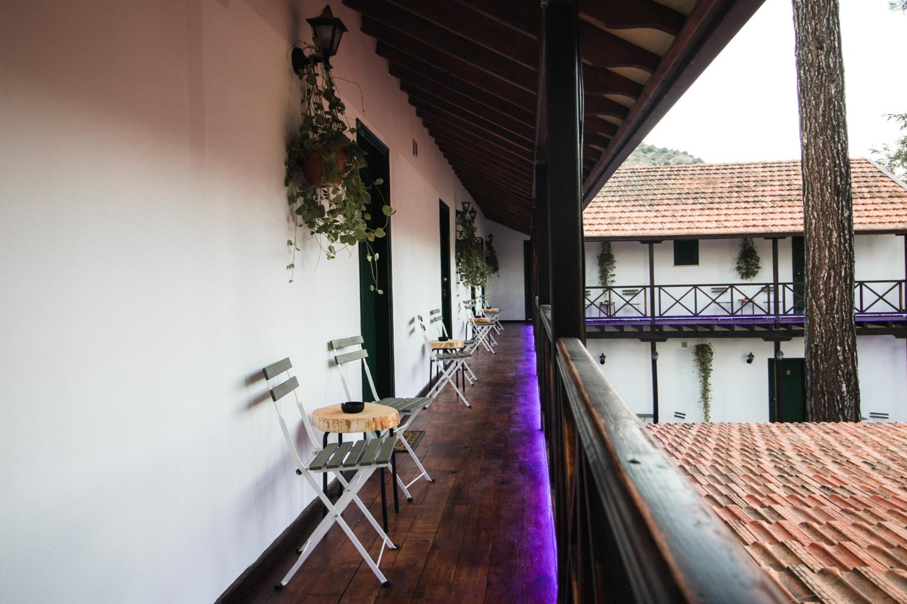 balcony