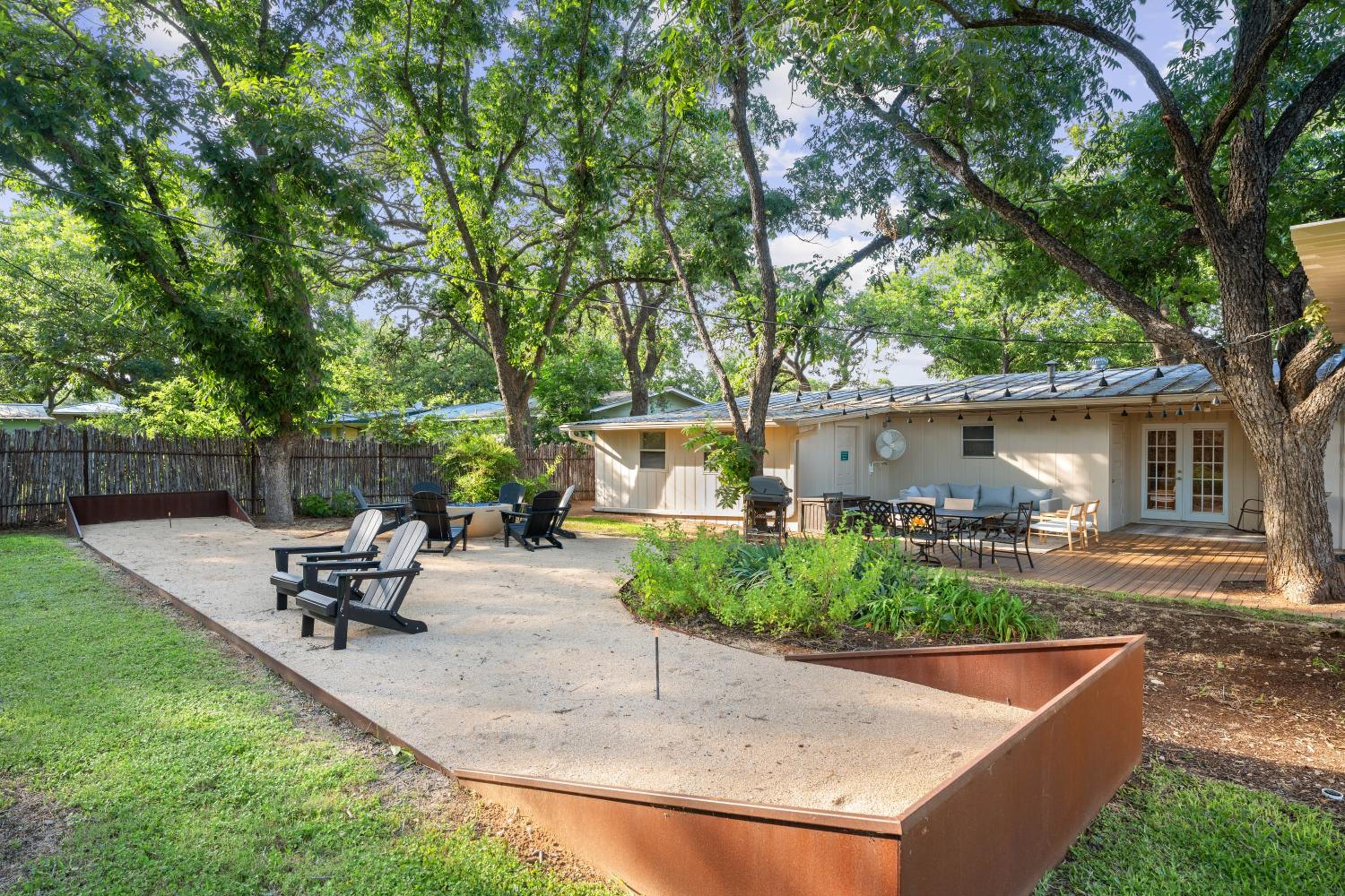 Backyard Oasis w/Pool, Hot-Tub, Grill & Fire Pit! view 4