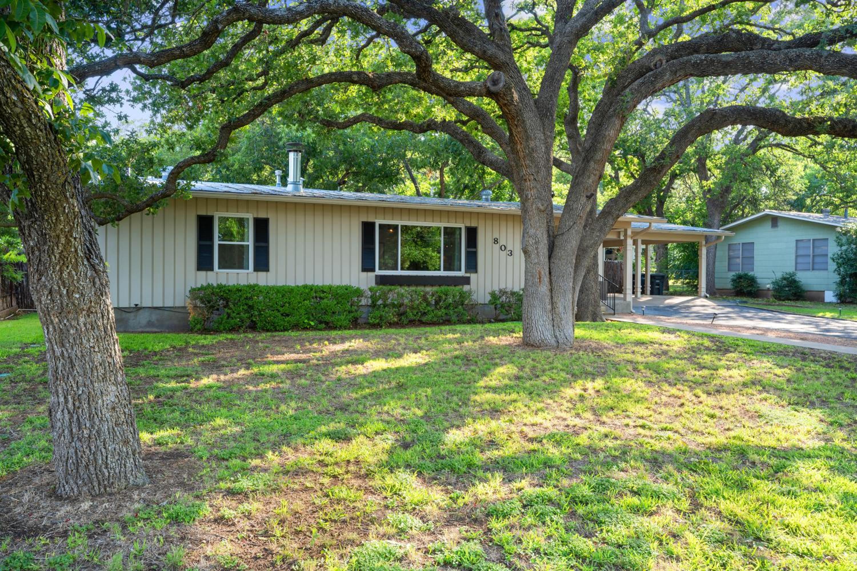 Backyard Oasis w/Pool, Hot-Tub, Grill & Fire Pit! view 2