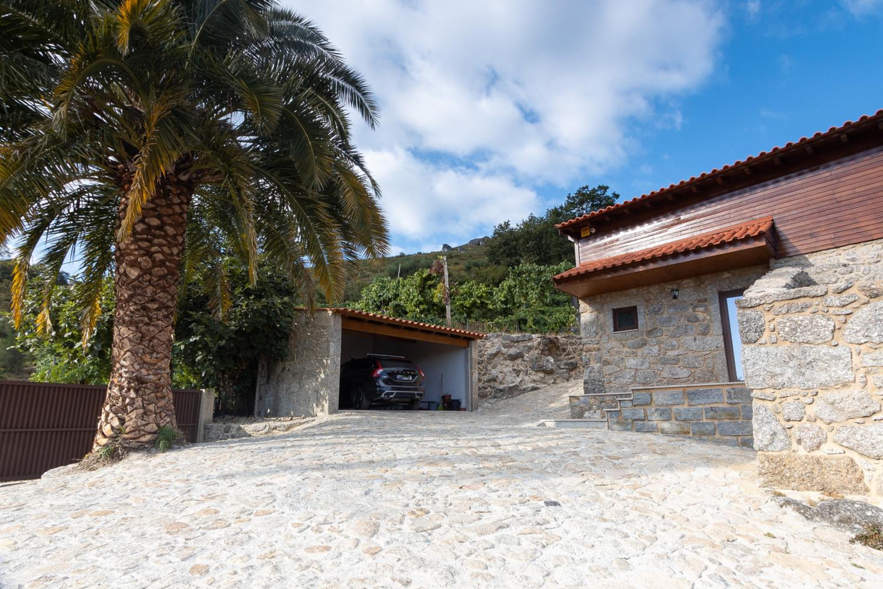 HUGS Nature Retreat Heated Pool & Jacuzzi view 5