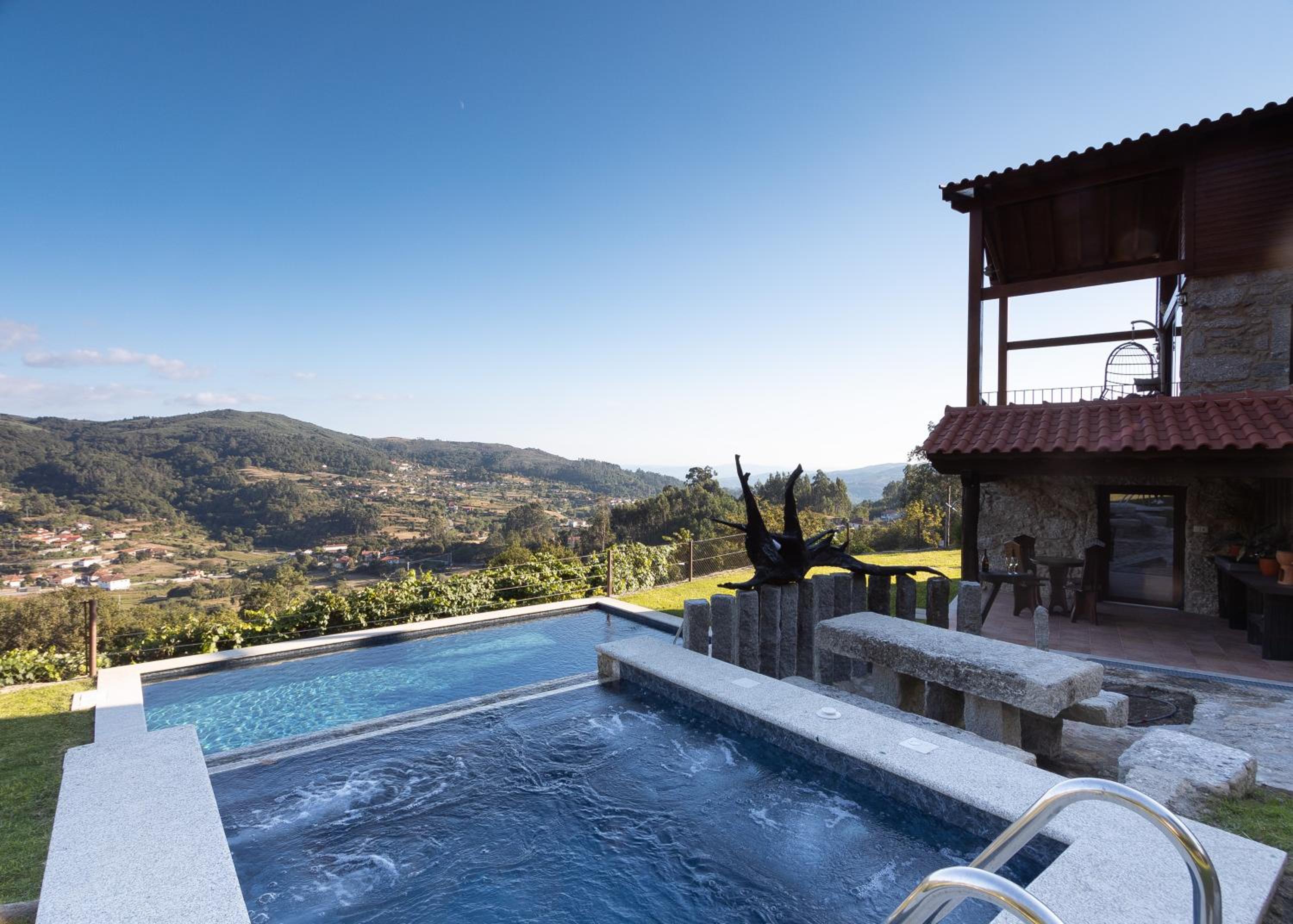 HUGS Nature Retreat Heated Pool & Jacuzzi view 3