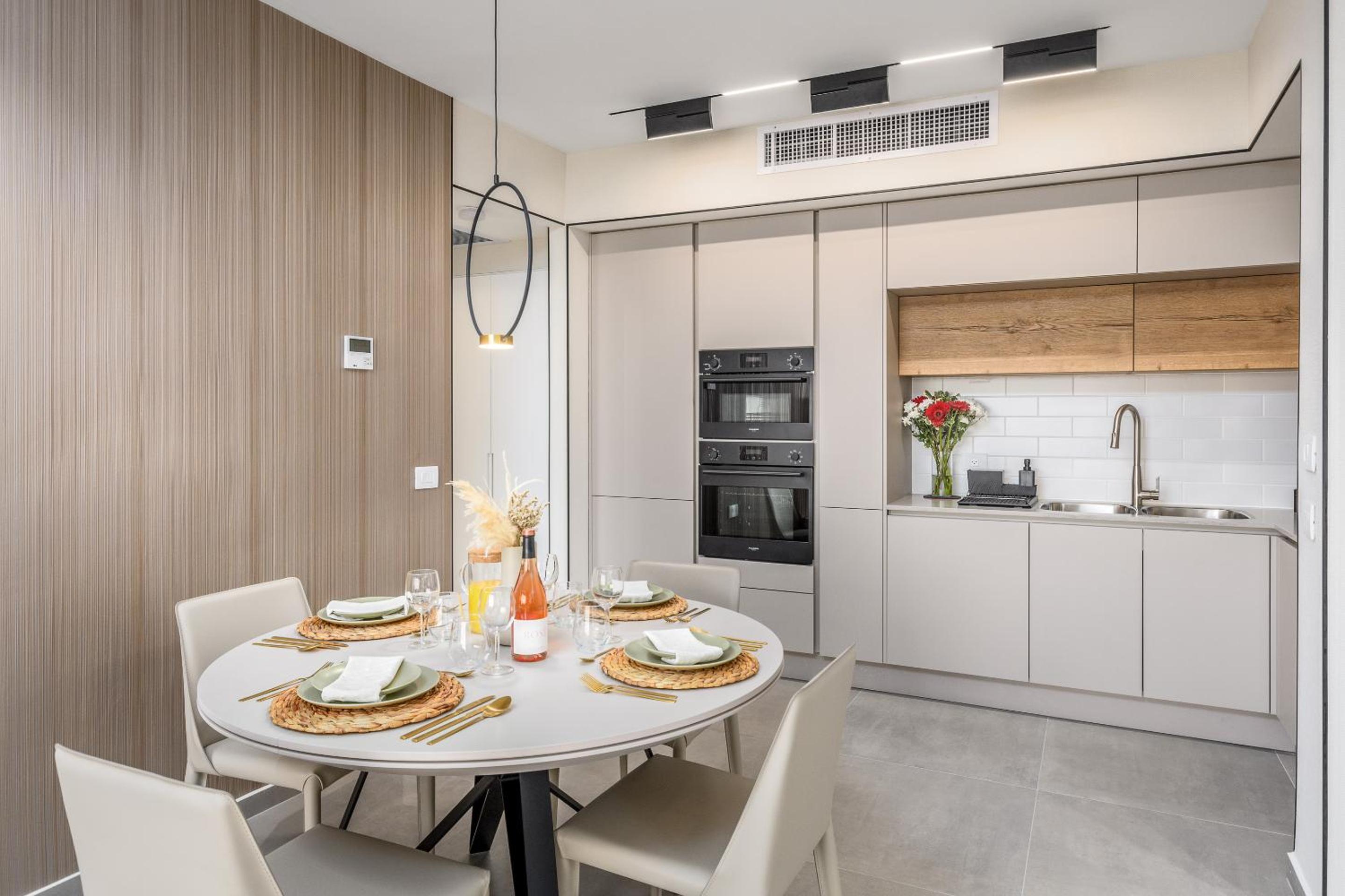 Savyon Wiew Tower Apartment hotel - Sea-u-Jerusalem