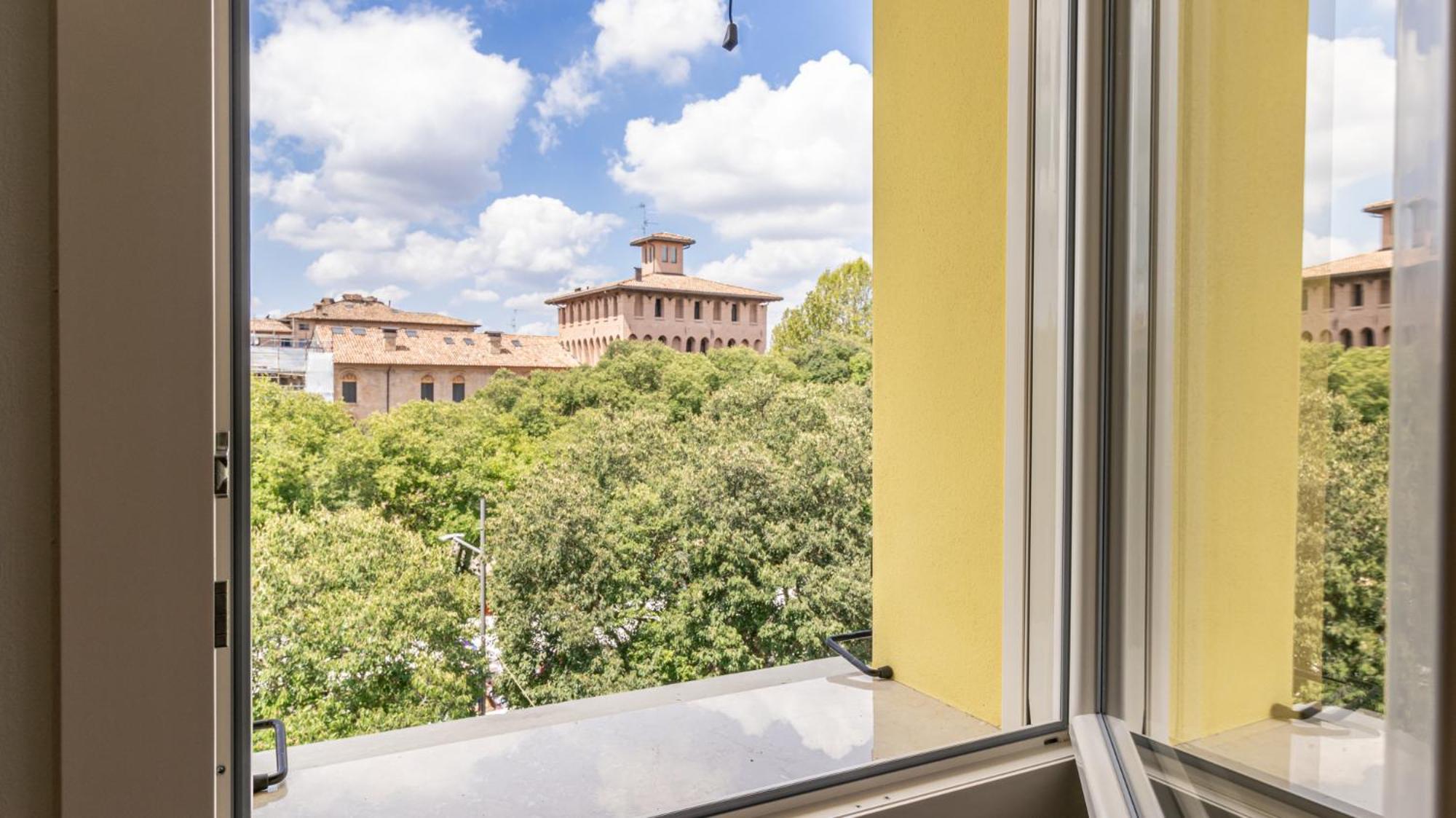 -Le stanze dei Pico- Wi-Fi, nel cuore di Mirandola - una terrazza unica sul tetto, photo 5