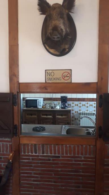 caserio vasco con piscina y barbacoa