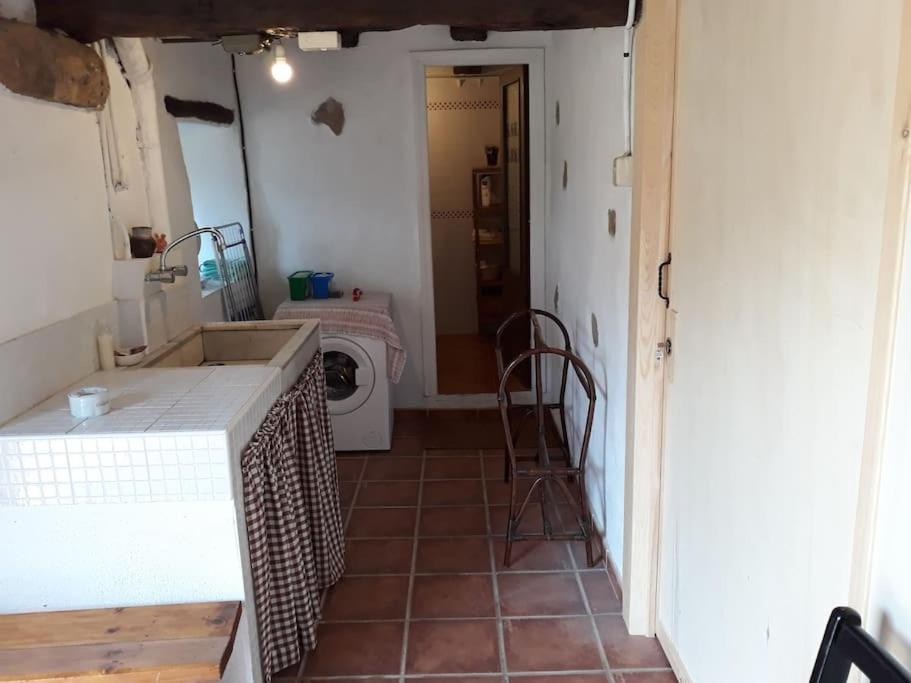 caserio vasco con piscina y barbacoa