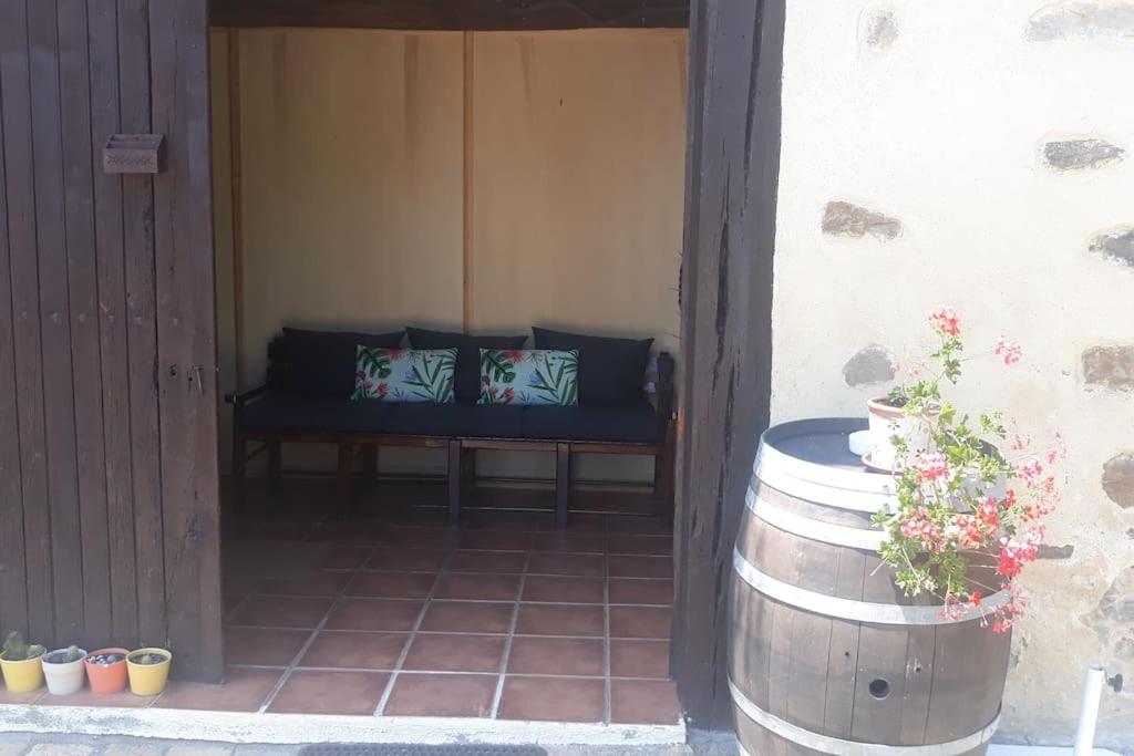 caserio vasco con piscina y barbacoa