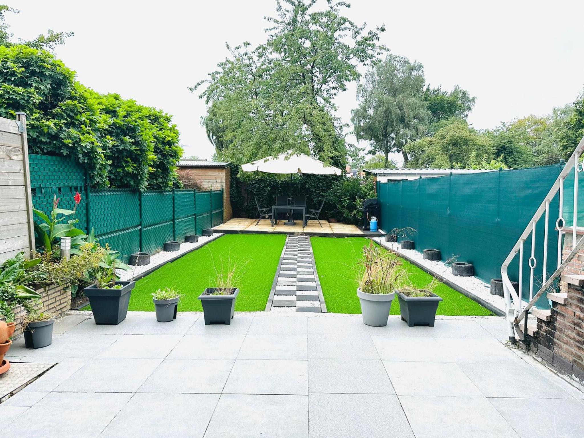 Big Sunset 2 Bedroom House with a Garden