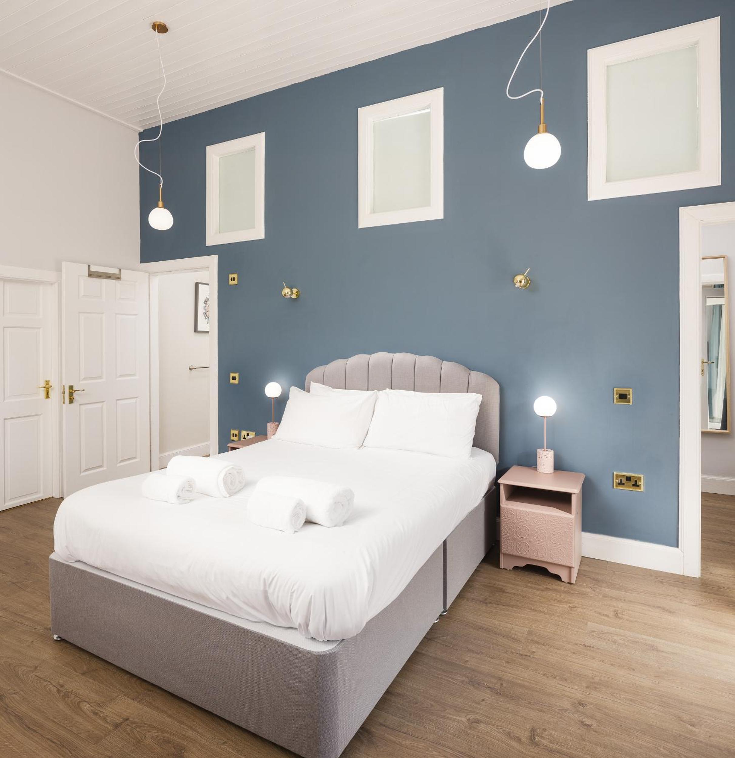 Stylish self contained studio near Glasgow Airport view 4