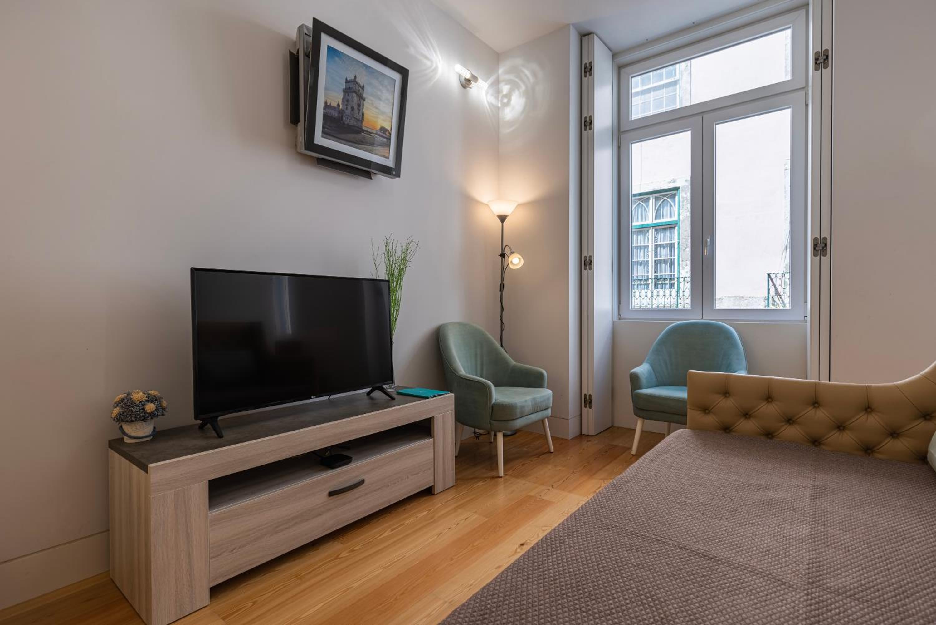 Ouro Grand Lisbon Studio by LovelyStay view 2