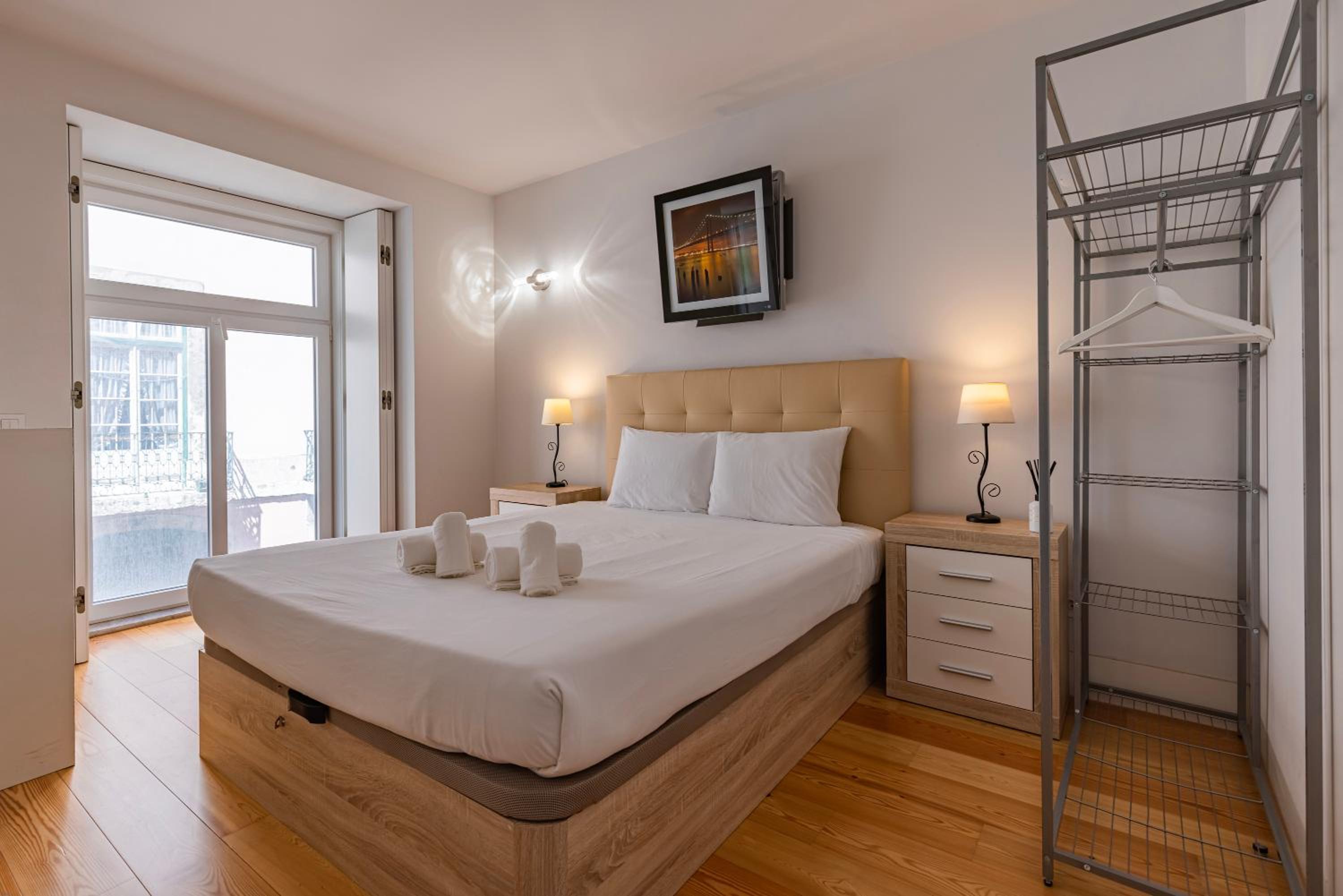Ouro Grand Lisbon Studio by LovelyStay view 3