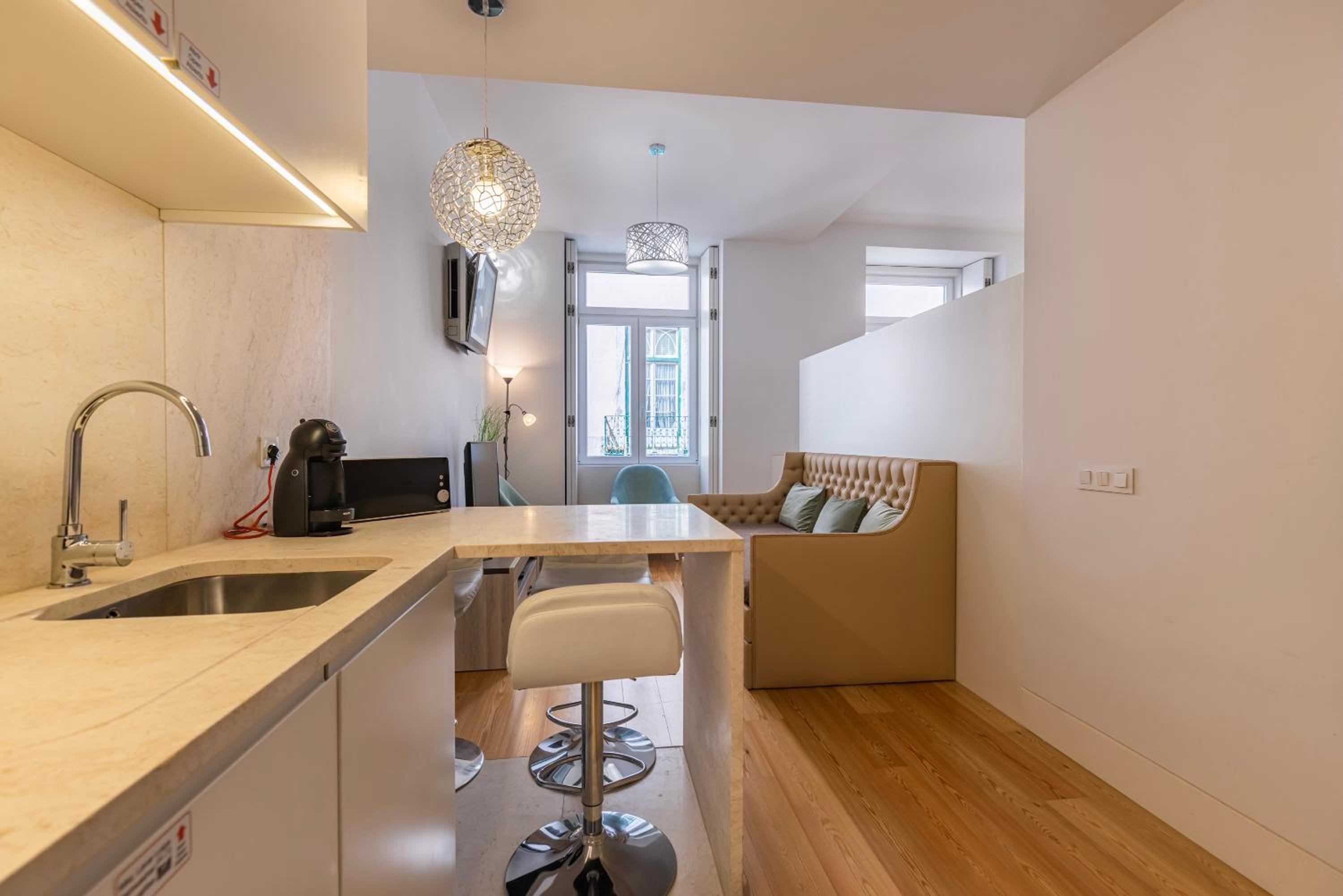 Ouro Grand Lisbon Studio by LovelyStay view 4