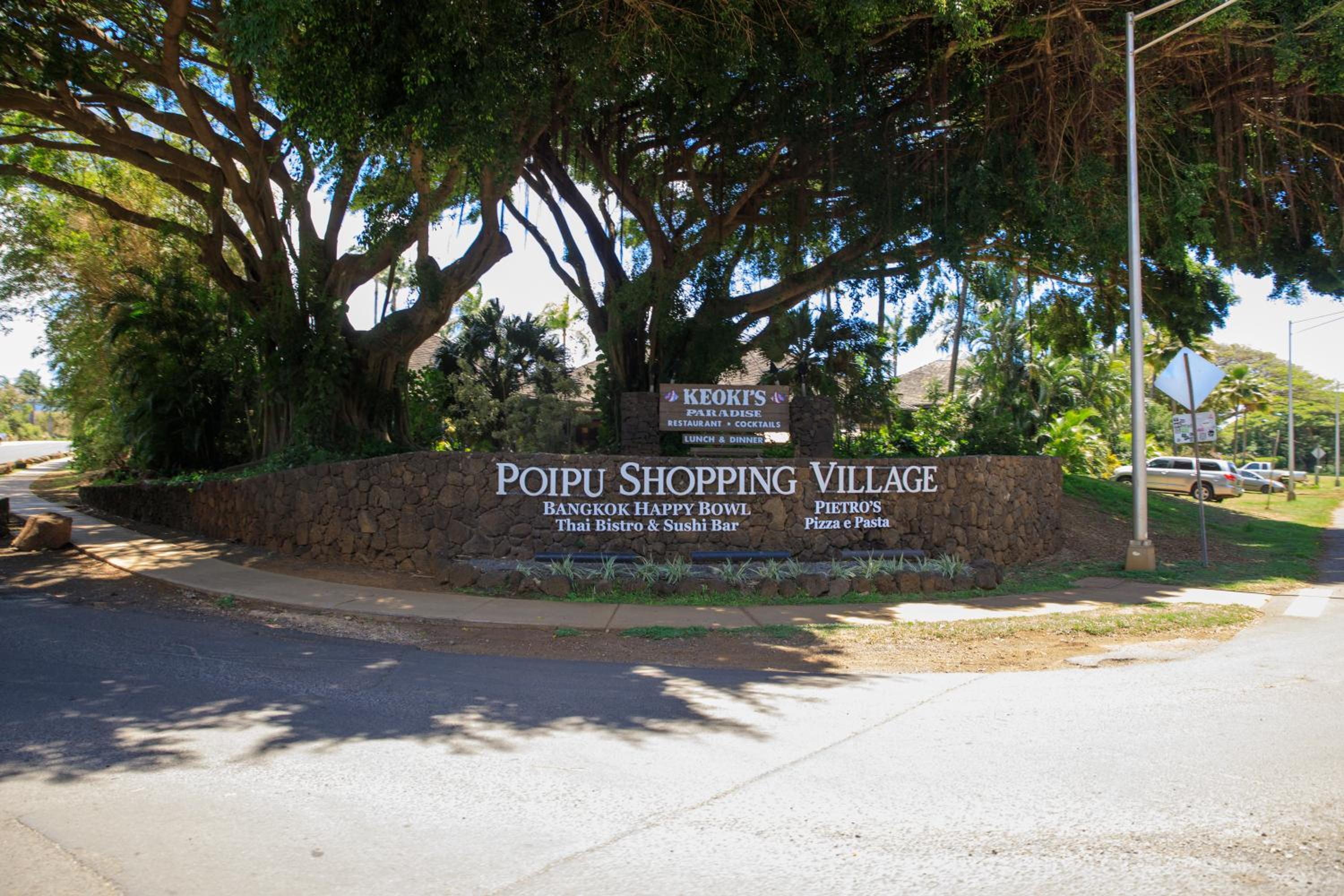1Br 1Ba Kahala Tropical Dream, Pool, Garden View 513 view 4