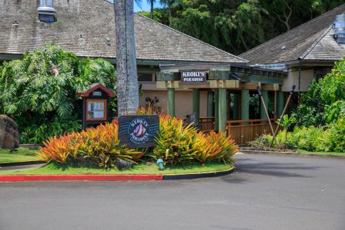 1Br 1Ba Kahala Tropical Dream, Pool, Garden View 513 view 5
