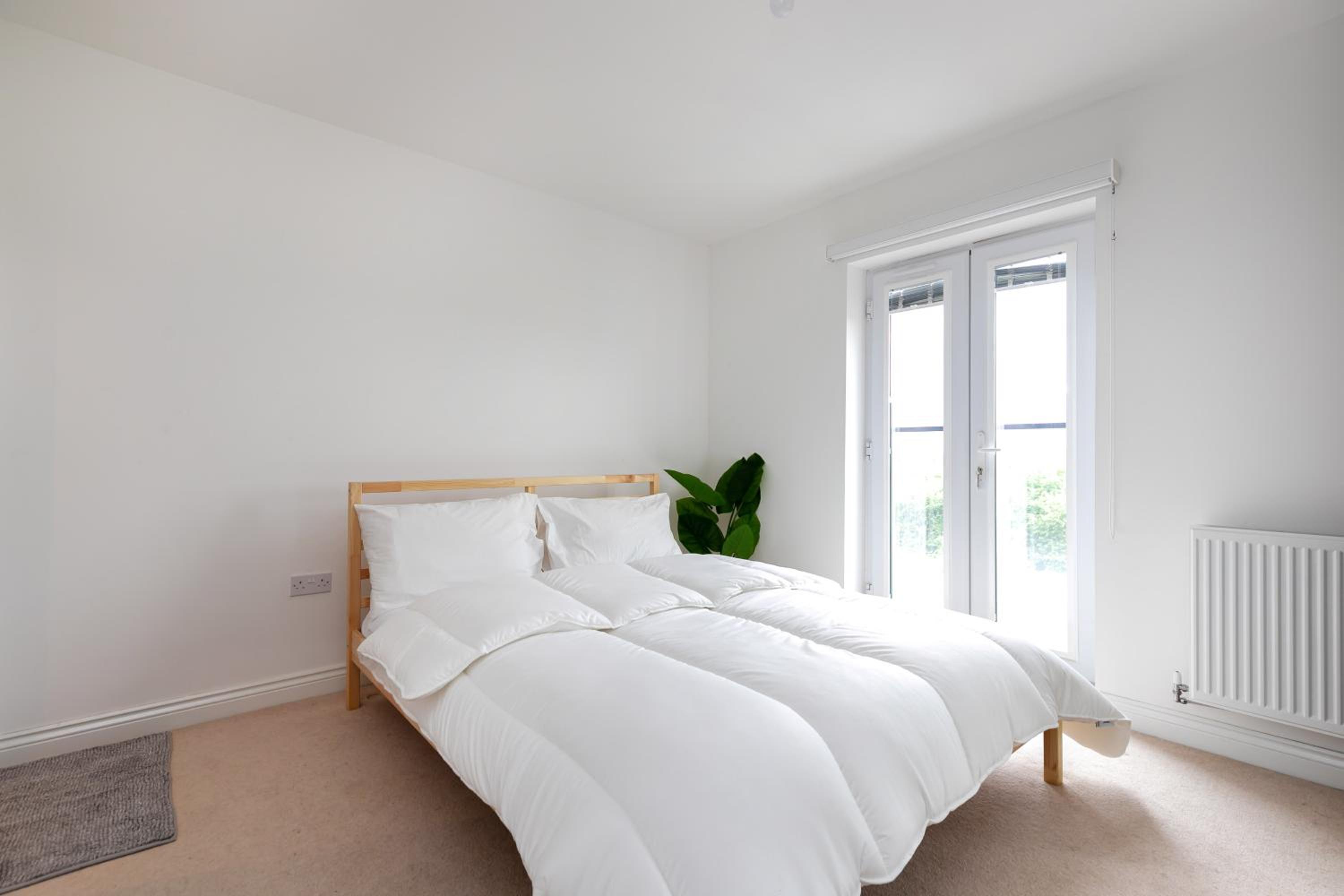 Stunning 5-Bed House in Ashford view 5