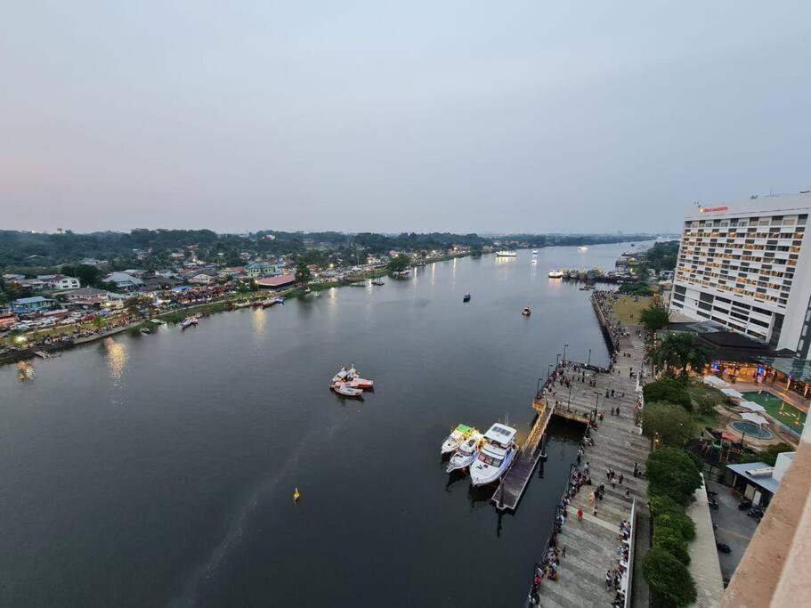 Riverbank Suites Waterfront River View Walk to Old Town A2 photo 7
