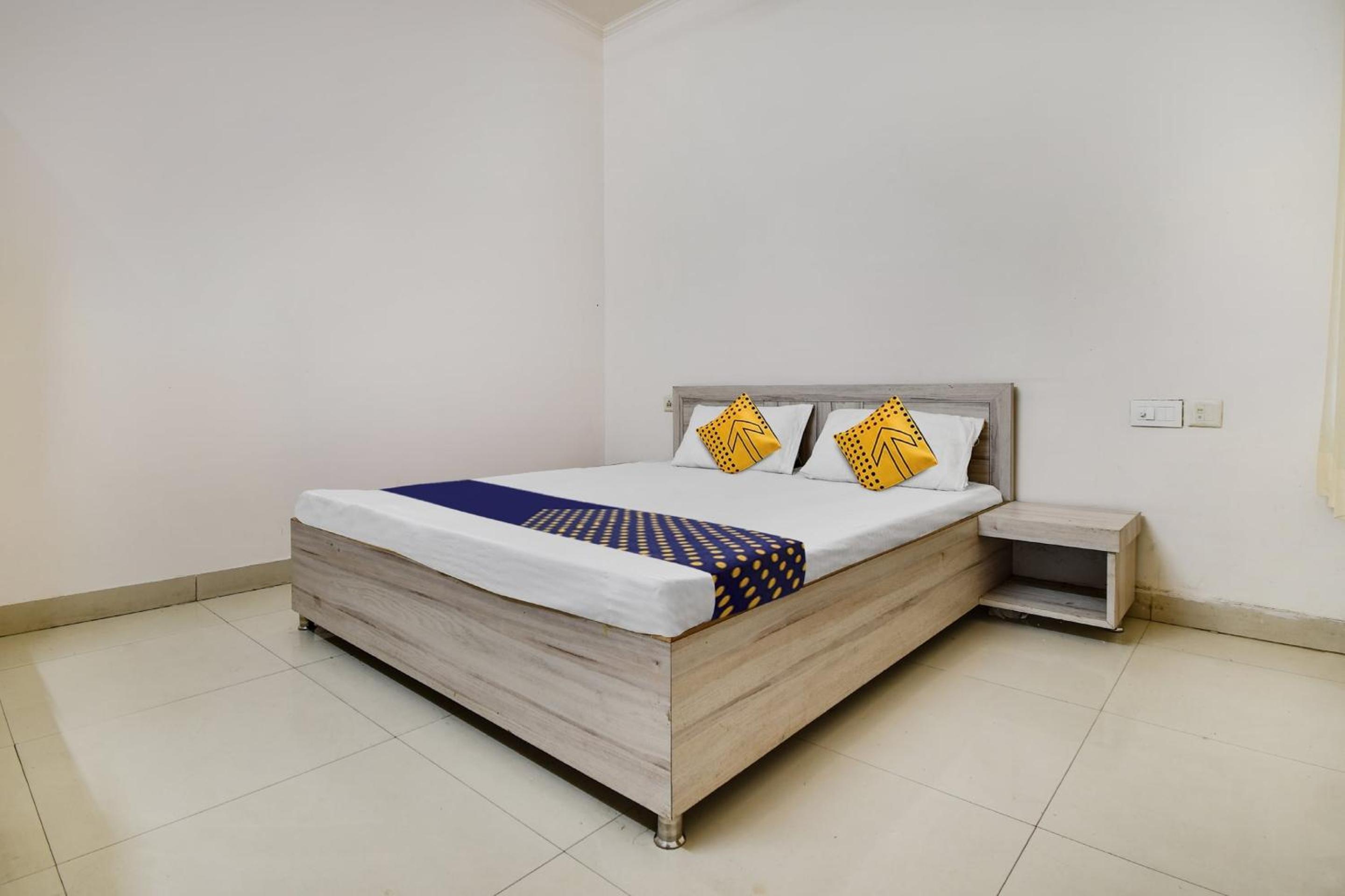 Hotel O Crown Plaza