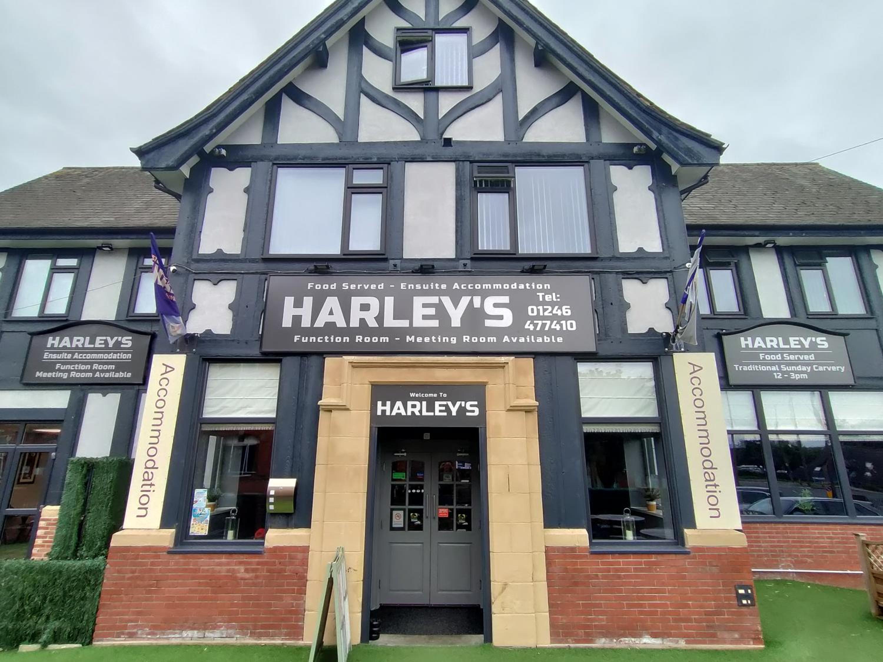Hotel Harleys Inn - Image 1