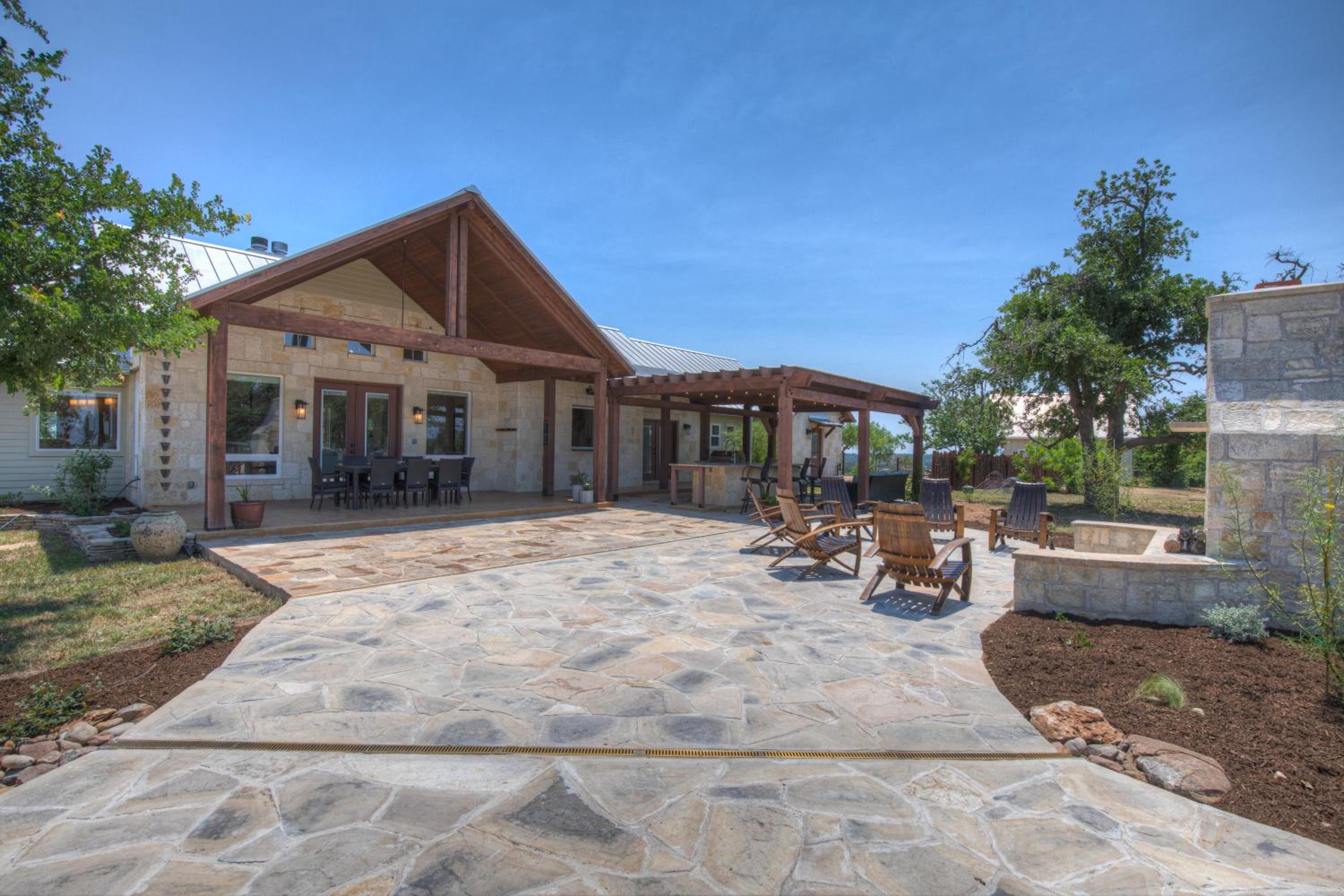 Luxury Ranch w/Pool-Hot tub-Near Fred! view 4