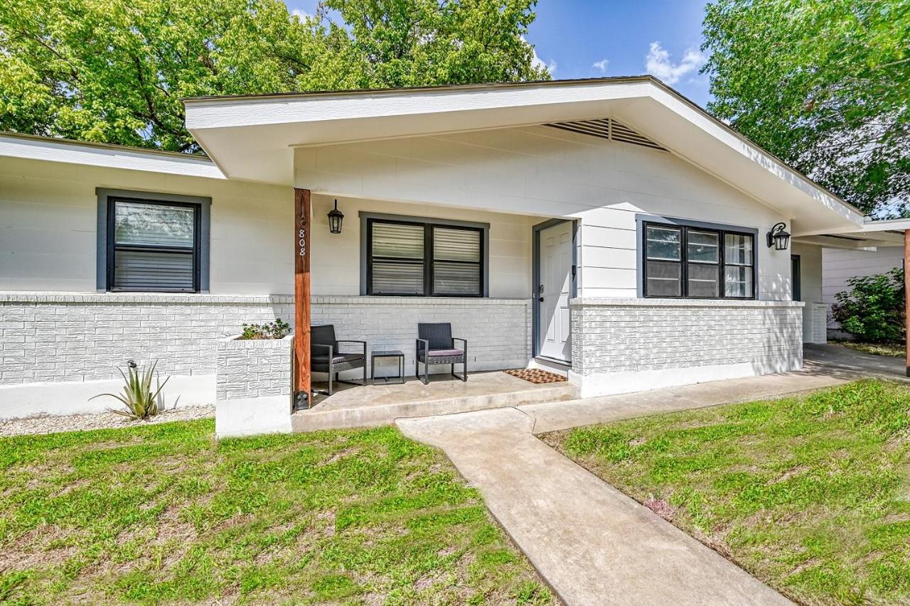 Stunning Home 3 min to Main with Hot tub and Firepit! view 2