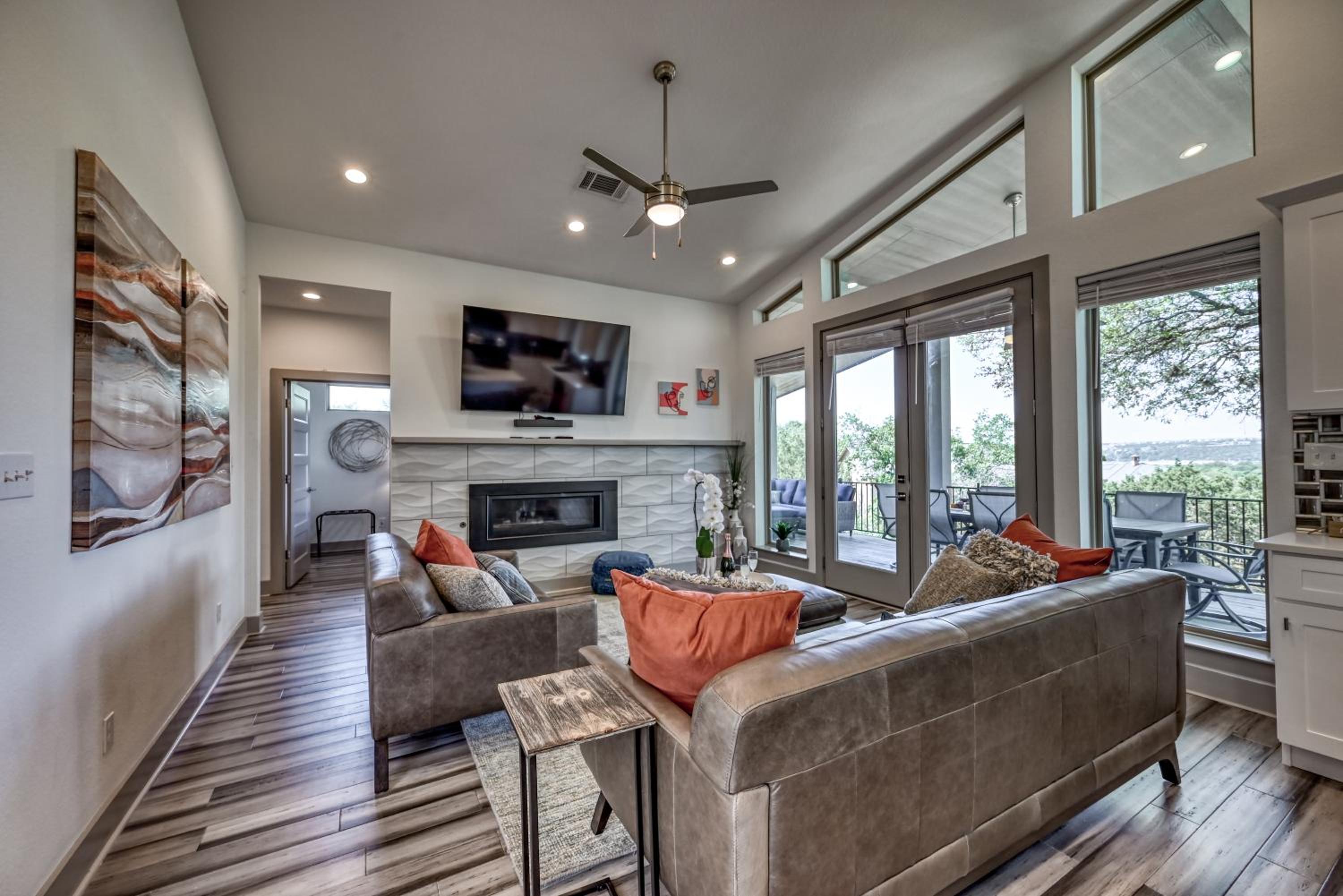 Upscale 5BR Home on Lake Travis with HotTub & Lake Views view 3