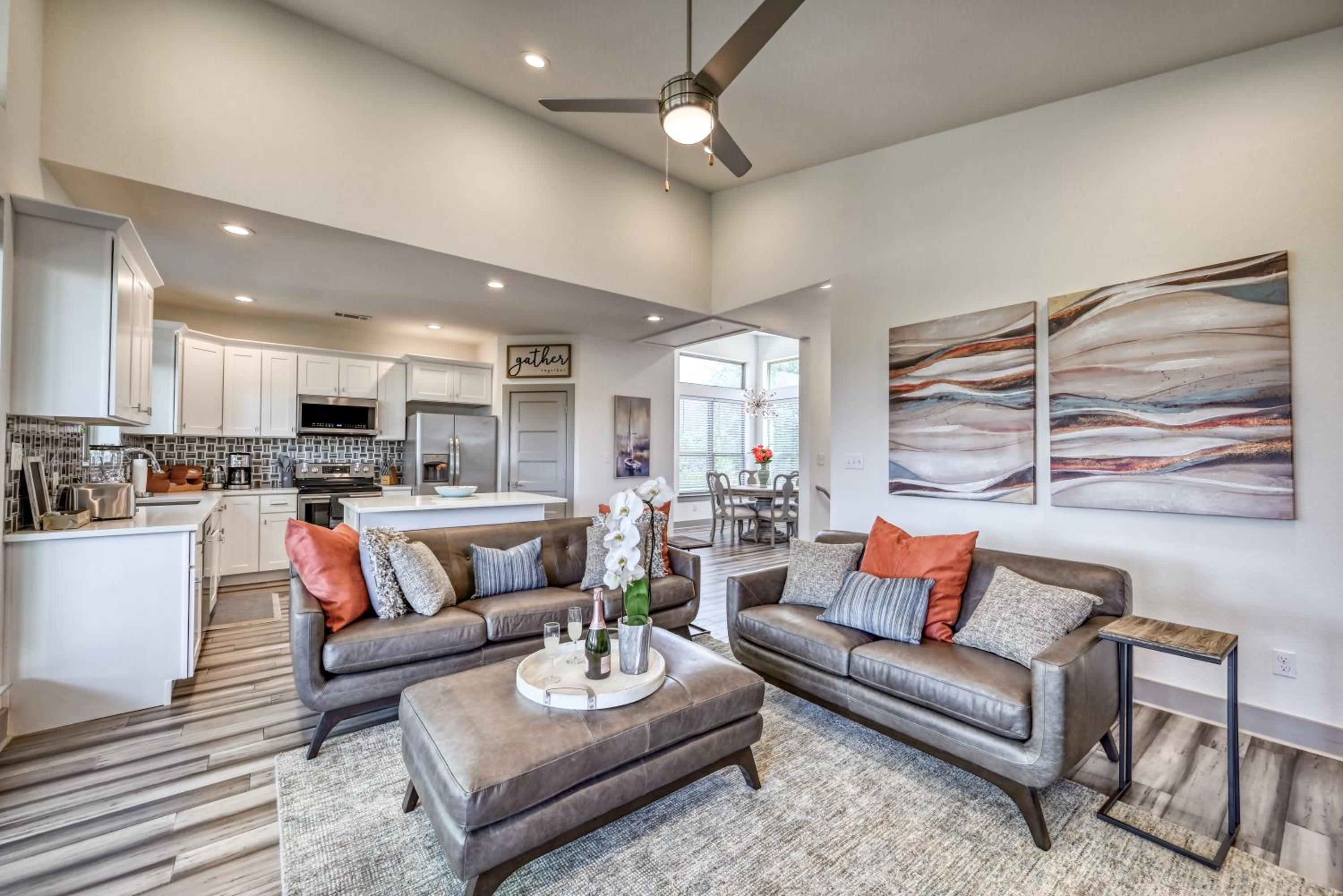 Upscale 5BR Home on Lake Travis with HotTub & Lake Views view 4