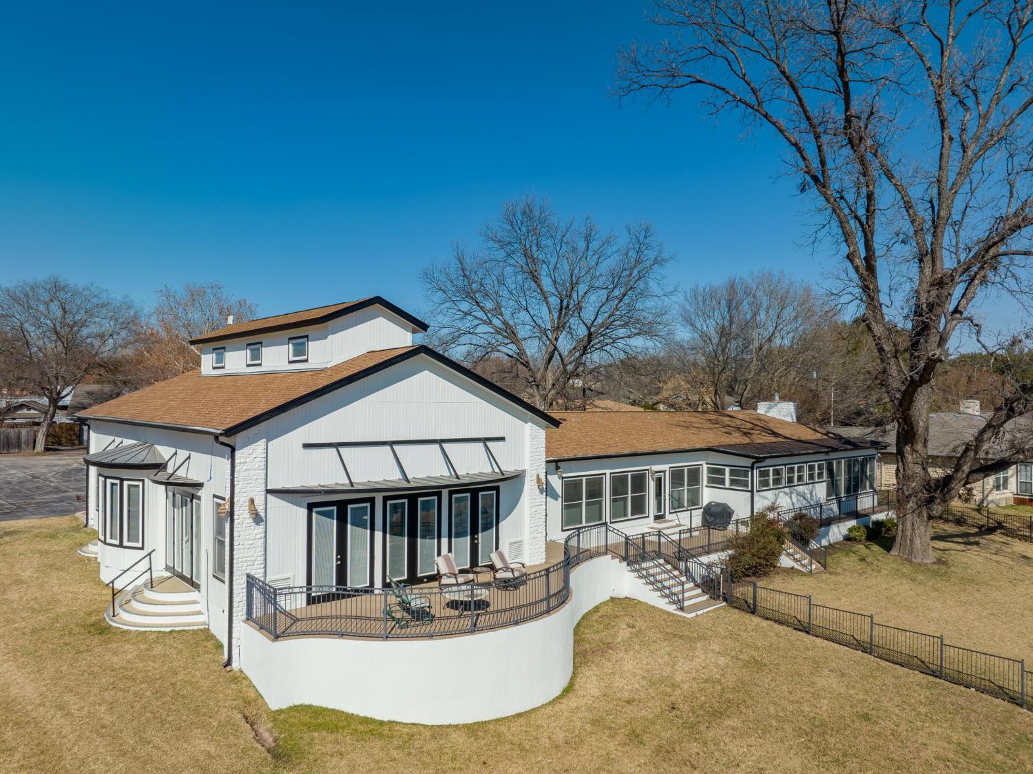Luxurious Lakehouse with Indoor Pool-Hot Tub-Fire Pit view 3