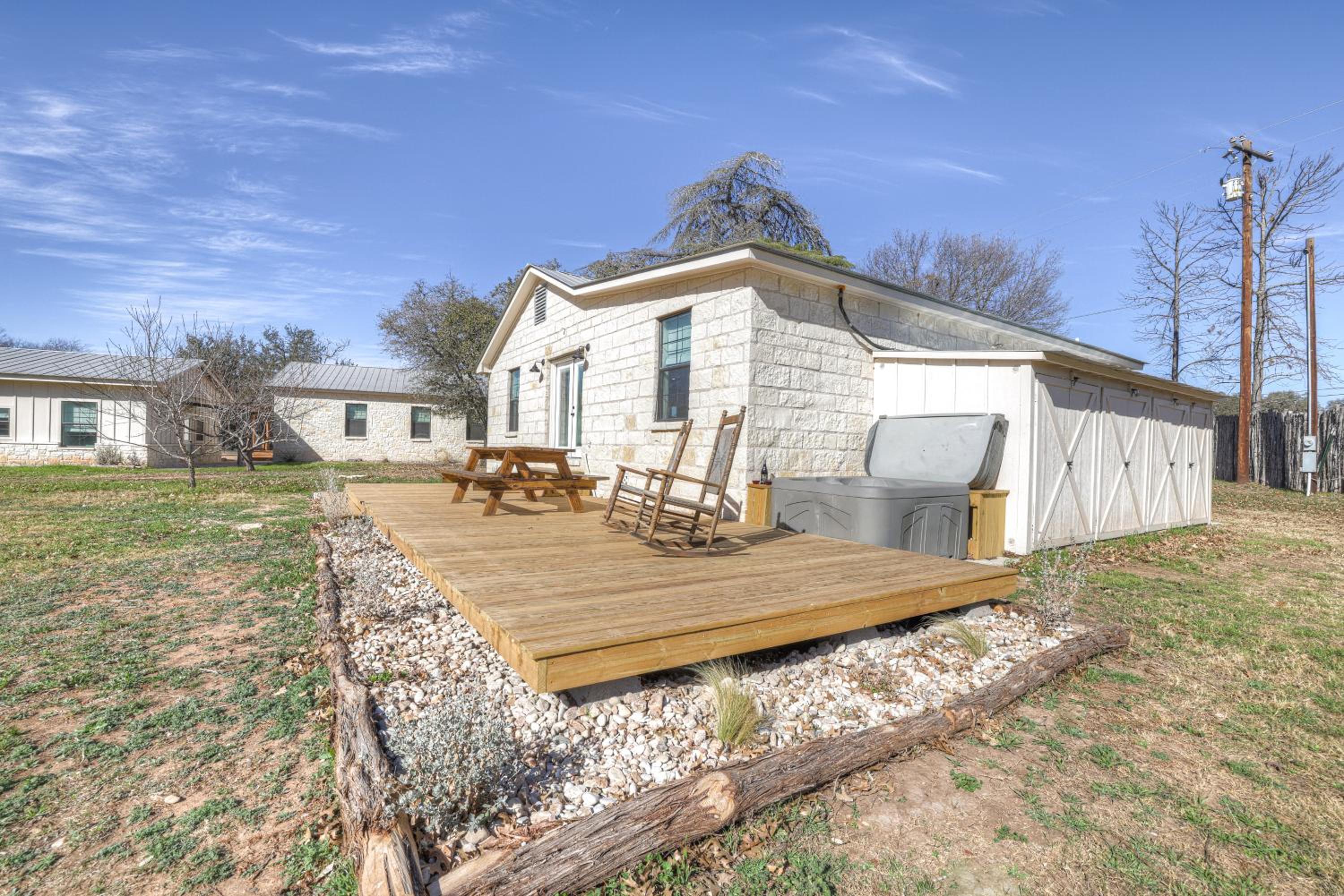 Waylons House-Hot Tub Shared Party Barn with Games view 3