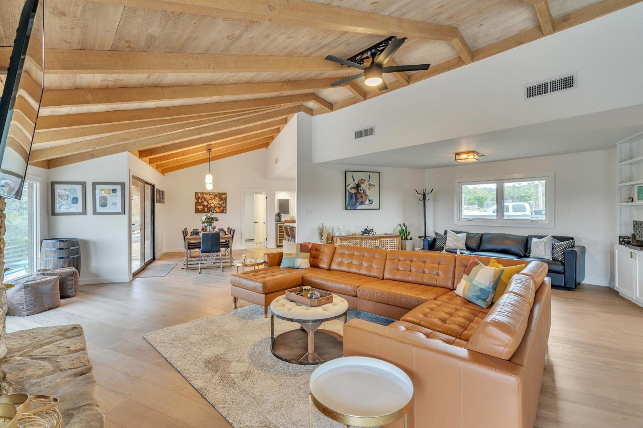 Stunning Ranch Villa with Pool - Game Room - Hot tub - Fire Pit & Gorgeous Views! view 2