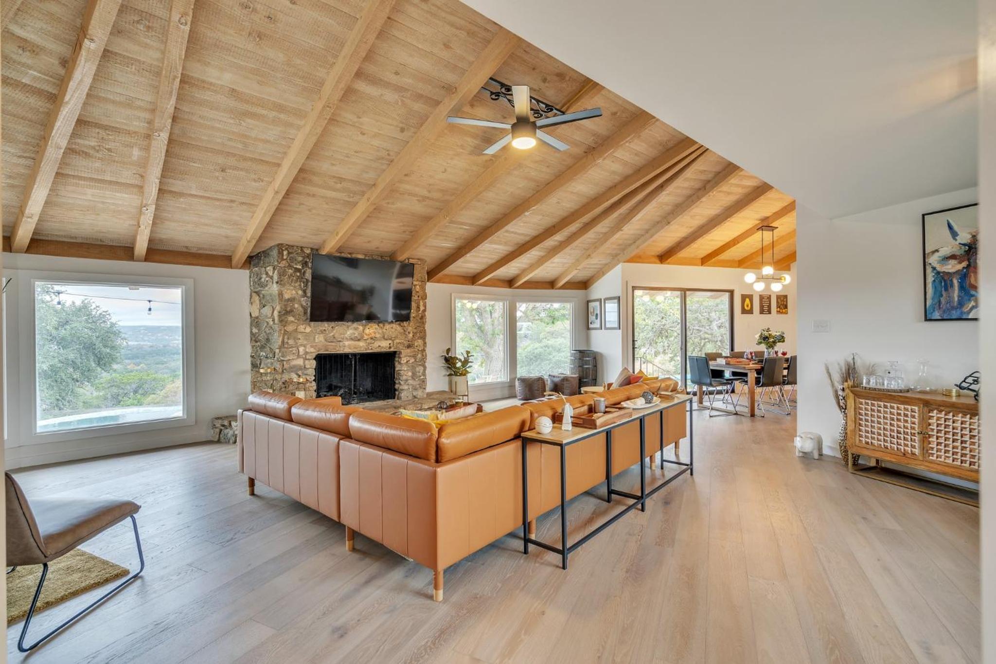 Stunning Ranch Villa with Pool - Game Room - Hot tub - Fire Pit & Gorgeous Views! view 4