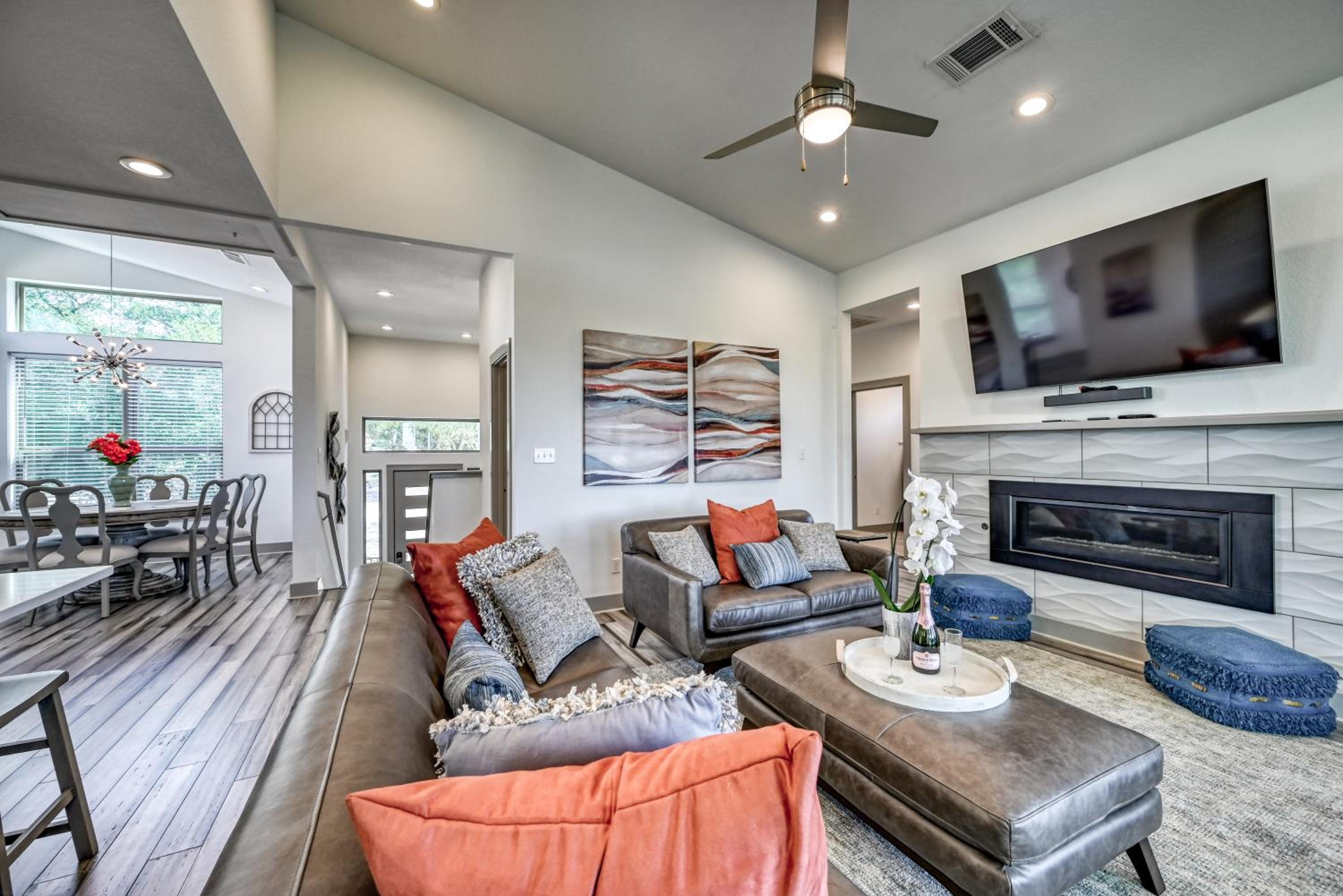 Upscale 5BR Home on Lake Travis with HotTub & Lake Views view 5