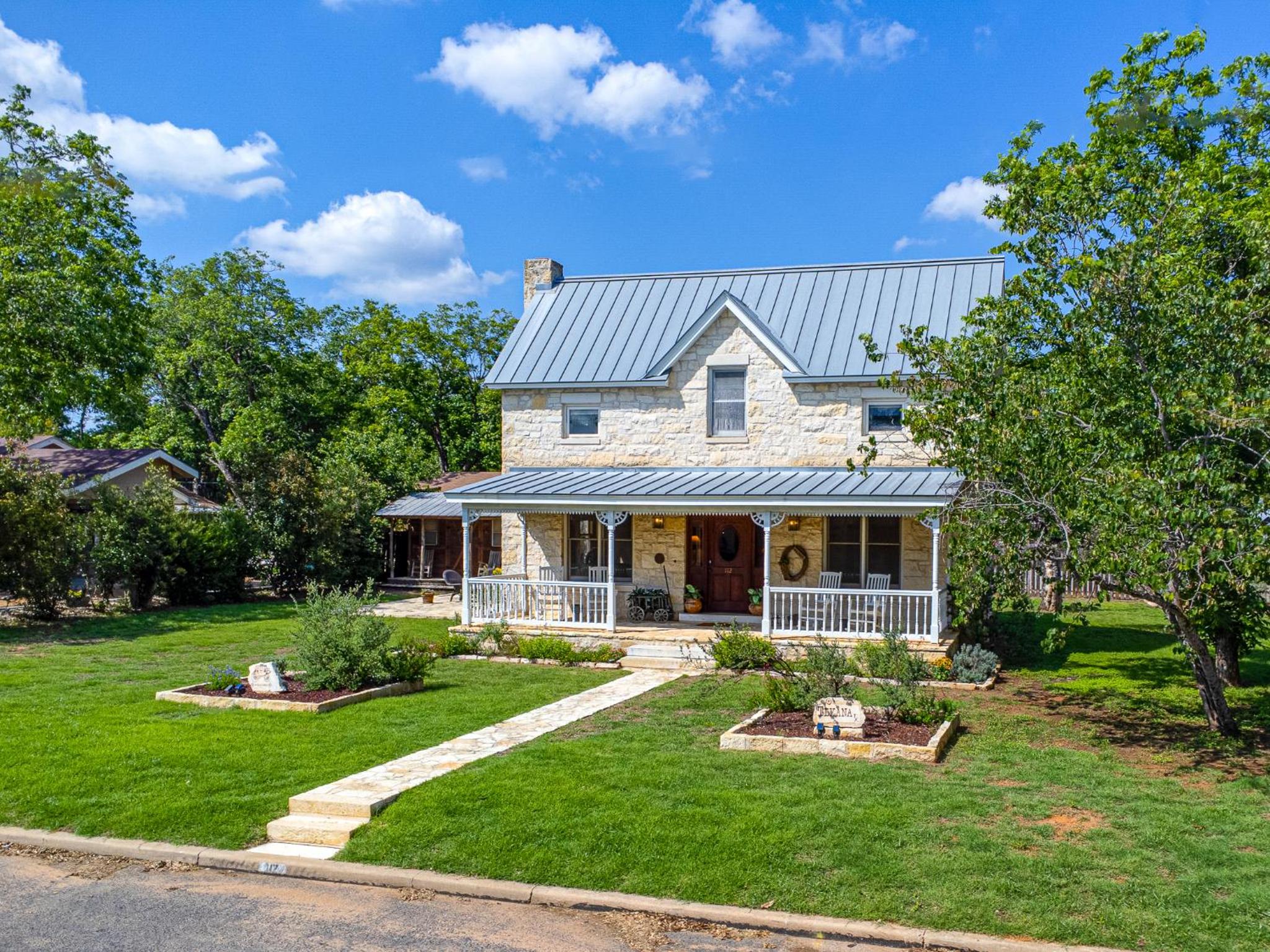 Texas Charm Texana - 15 min Walk to Main view 5