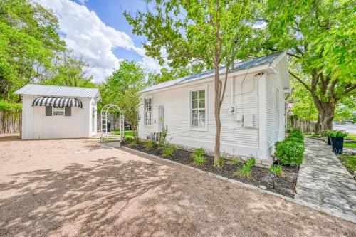 Charming Cottage Near Main with Patio&FirePit!! view 3