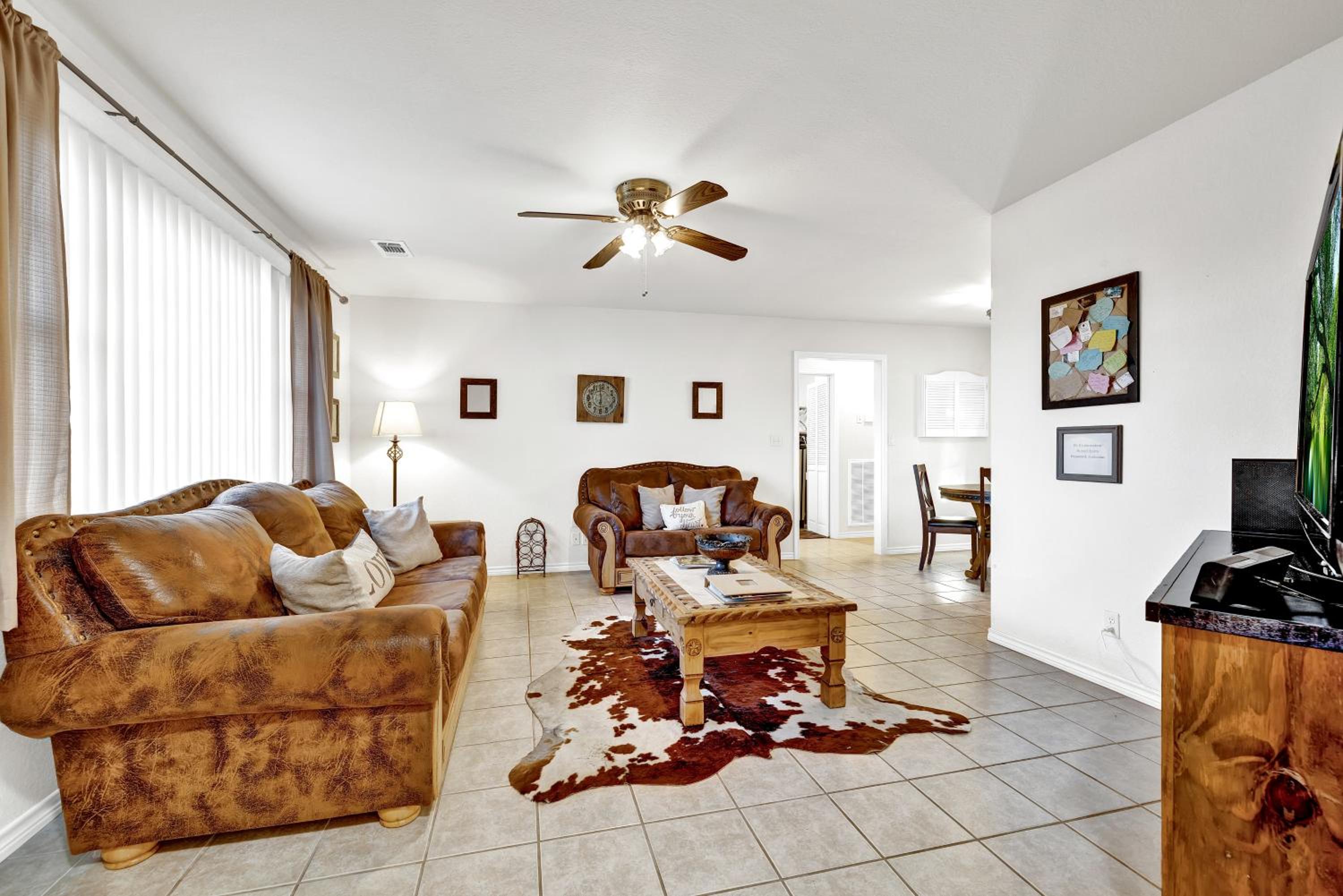 Rustic Charm - 1 mi to Downtown - Grill and Firepit