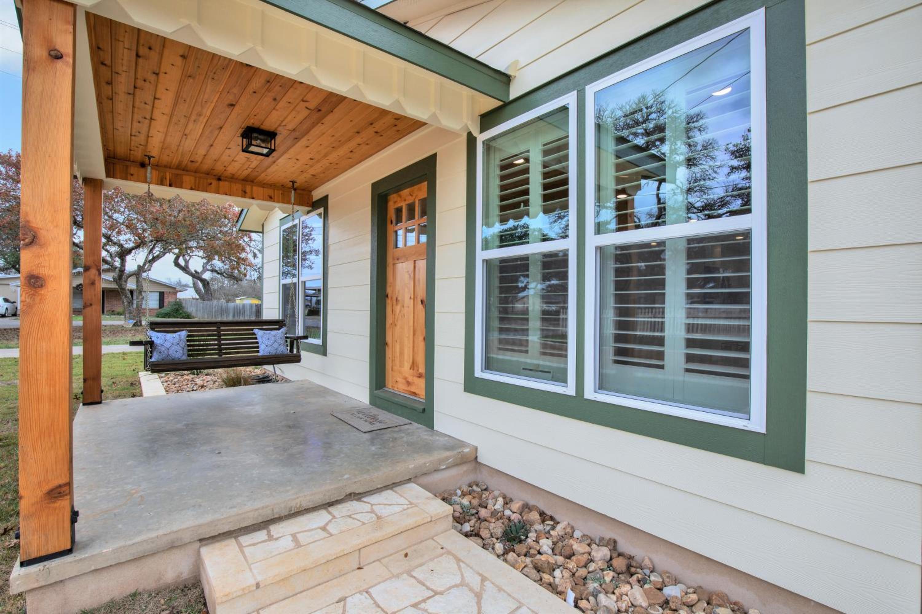 Upscale Home with Pool and FirePit - Close to Mercer St! view 5
